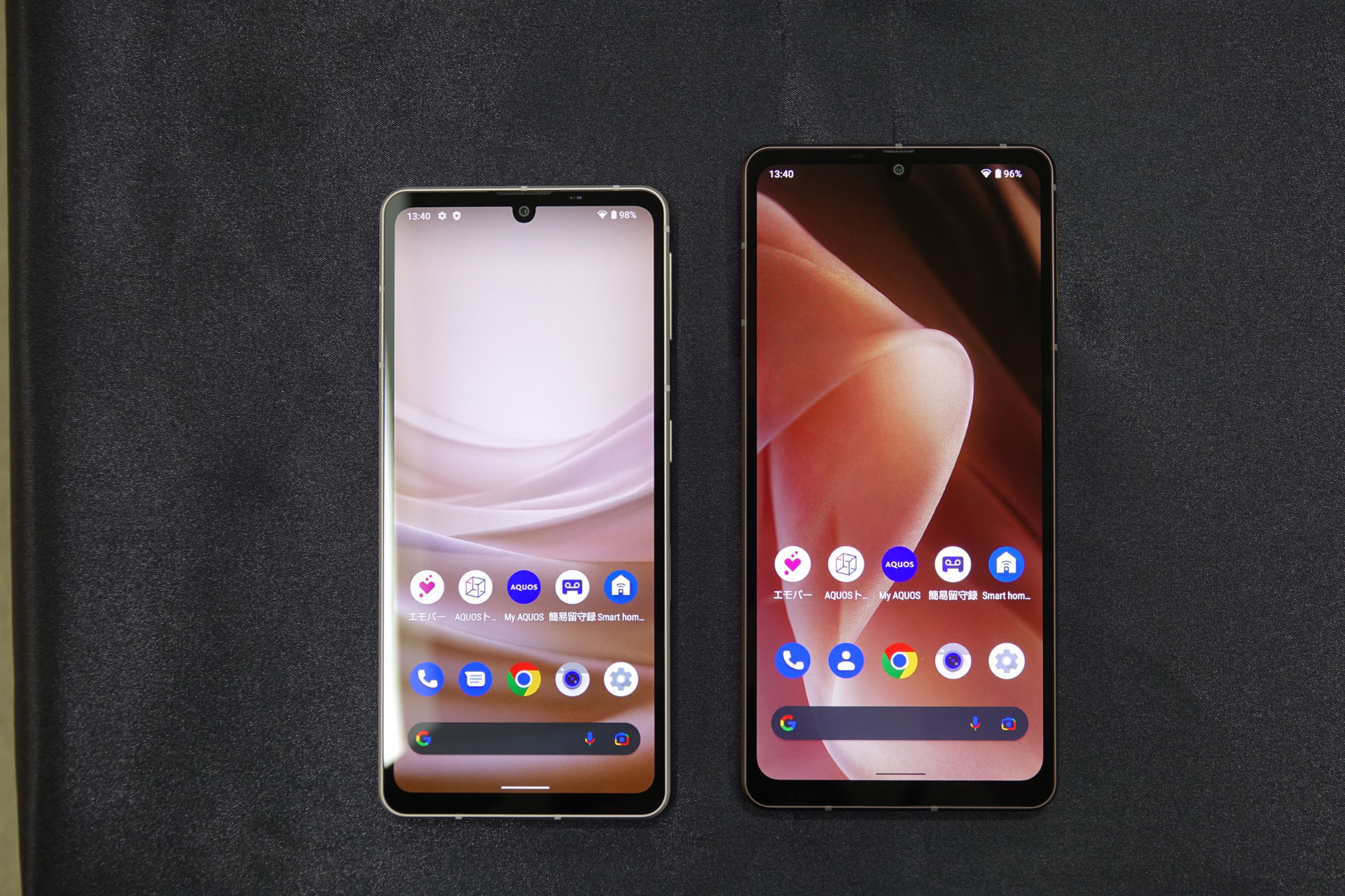 左からAQUOS sense7とsense7 plus