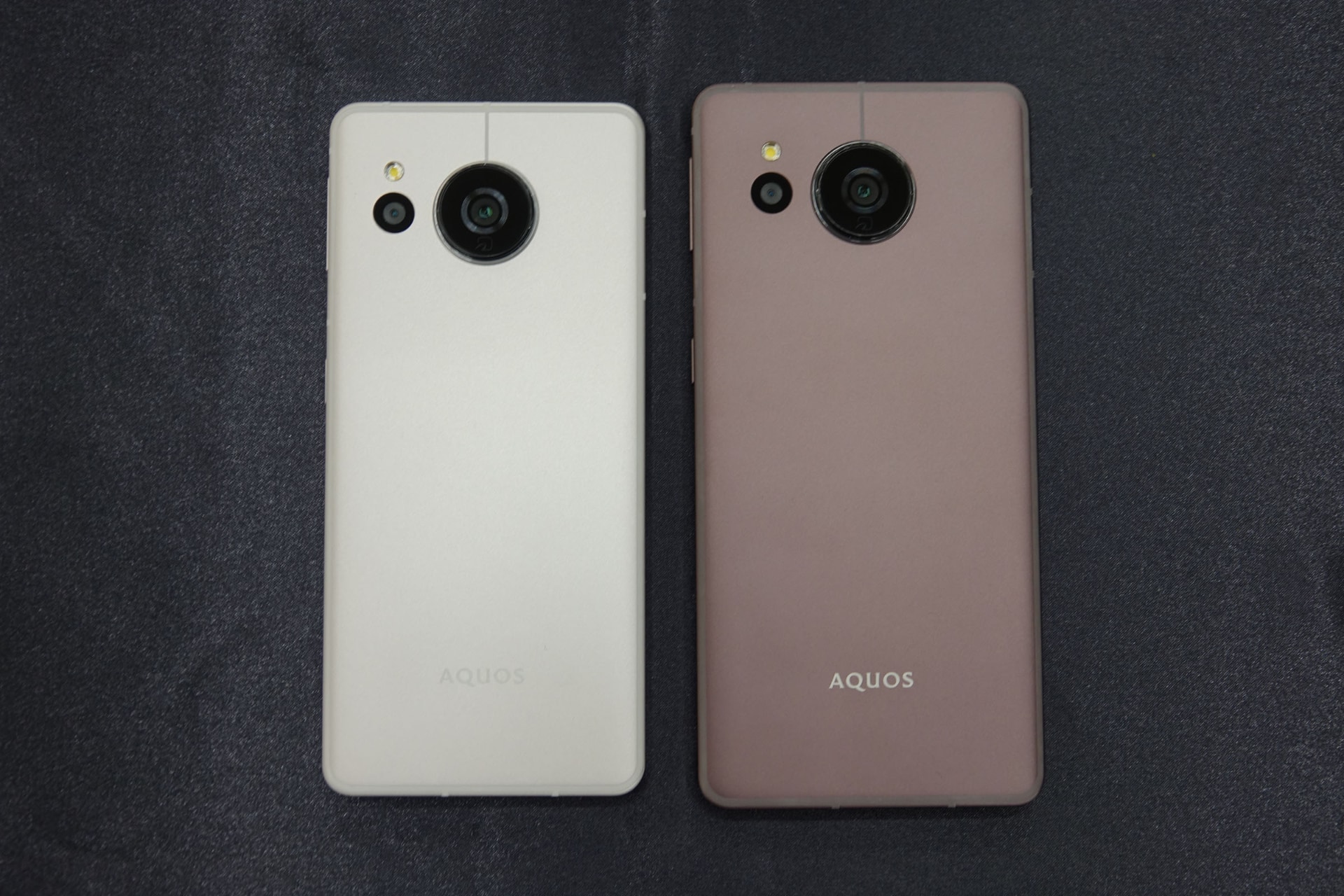 左からAQUOS sense7とsense7 plus
