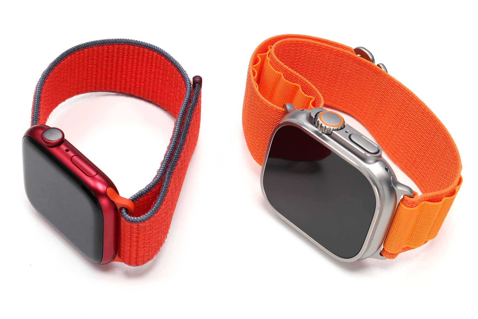 並べて比べるとApple Watch Ultraがサイズ・表示ともに少々大きいが、俺的には単体で使っていると大きさの差はすぐ忘れてしまう感じ。