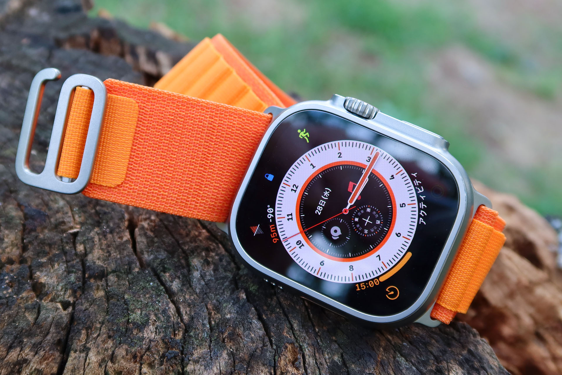 「ウェイファインダー」文字盤（の初期設定）では、コンプリケーションとしてアウトドアで役立つ機能が設定されている。たとえば文字盤にコンパスが埋め込まれていて進行方向がわかったり、文字盤からウェイポイント一覧を表示させて選択・ナビゲーションを開始することができたりする。