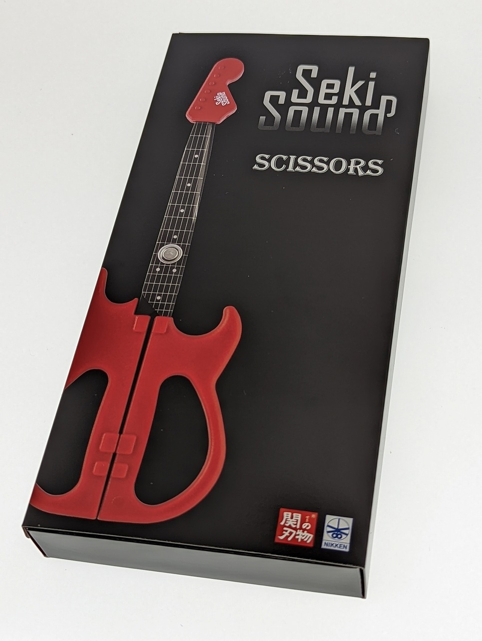 関の刃物屋さんが創ったSeki Soundハサミの格好良いパッケージ