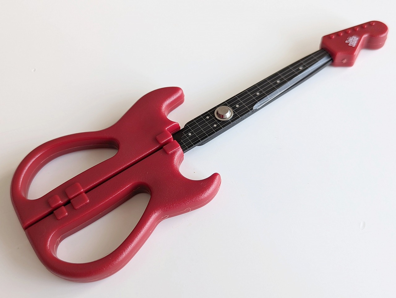 ダブルカッタウェイの典型的で安定のデザインのエレキギタースタイル