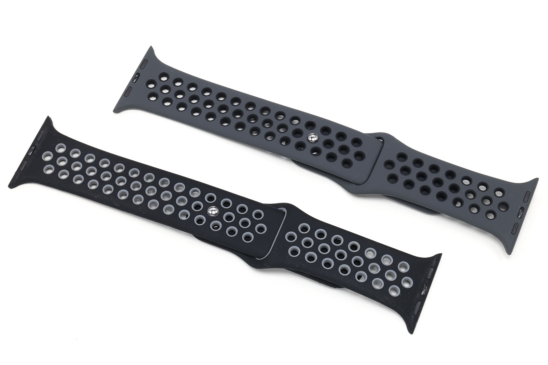 2本セットとかで買った中華製シリコーンバンド。フツーに便利で全体的な作りも悪くない。