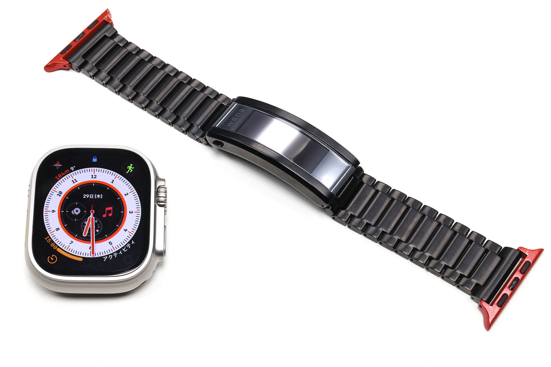上のバンドは、ソニーのwena 3に「一般の時計用バンドをApple Watchに装着できるようにするパーツ」を追加したもの。wena 3がApple Watch用のバンドと化した。