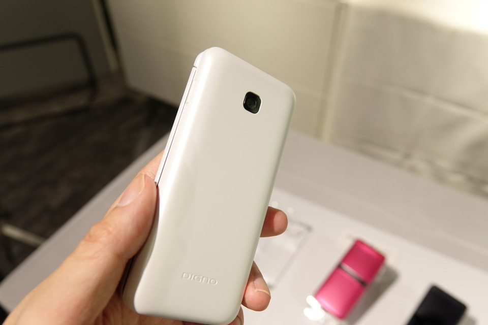 ドコモから折りたたみ型フィーチャーフォン「DIGNO ケータイ KY