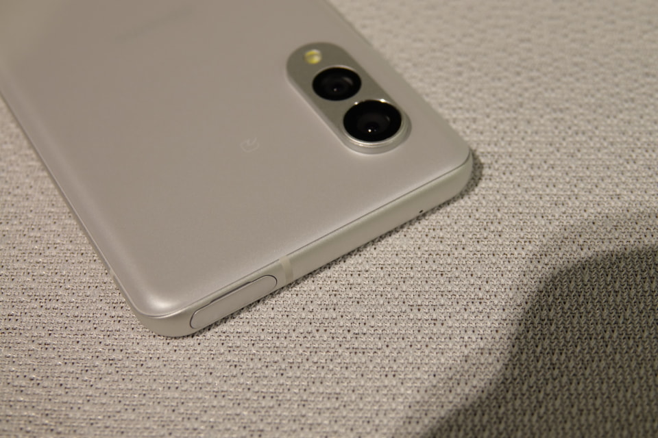 ドコモから「arrows N F-51C」、本体の67％に再生部品で環境負荷を低減