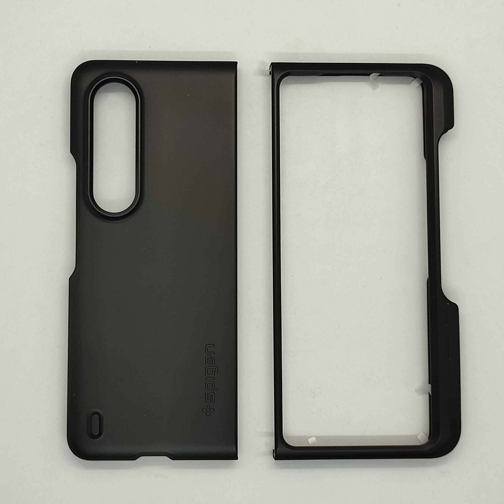 Spigenのペンホルダー付きタフケースは実測重量は36g（6gのペンは含まず）と純正ケースより少しだけ軽い