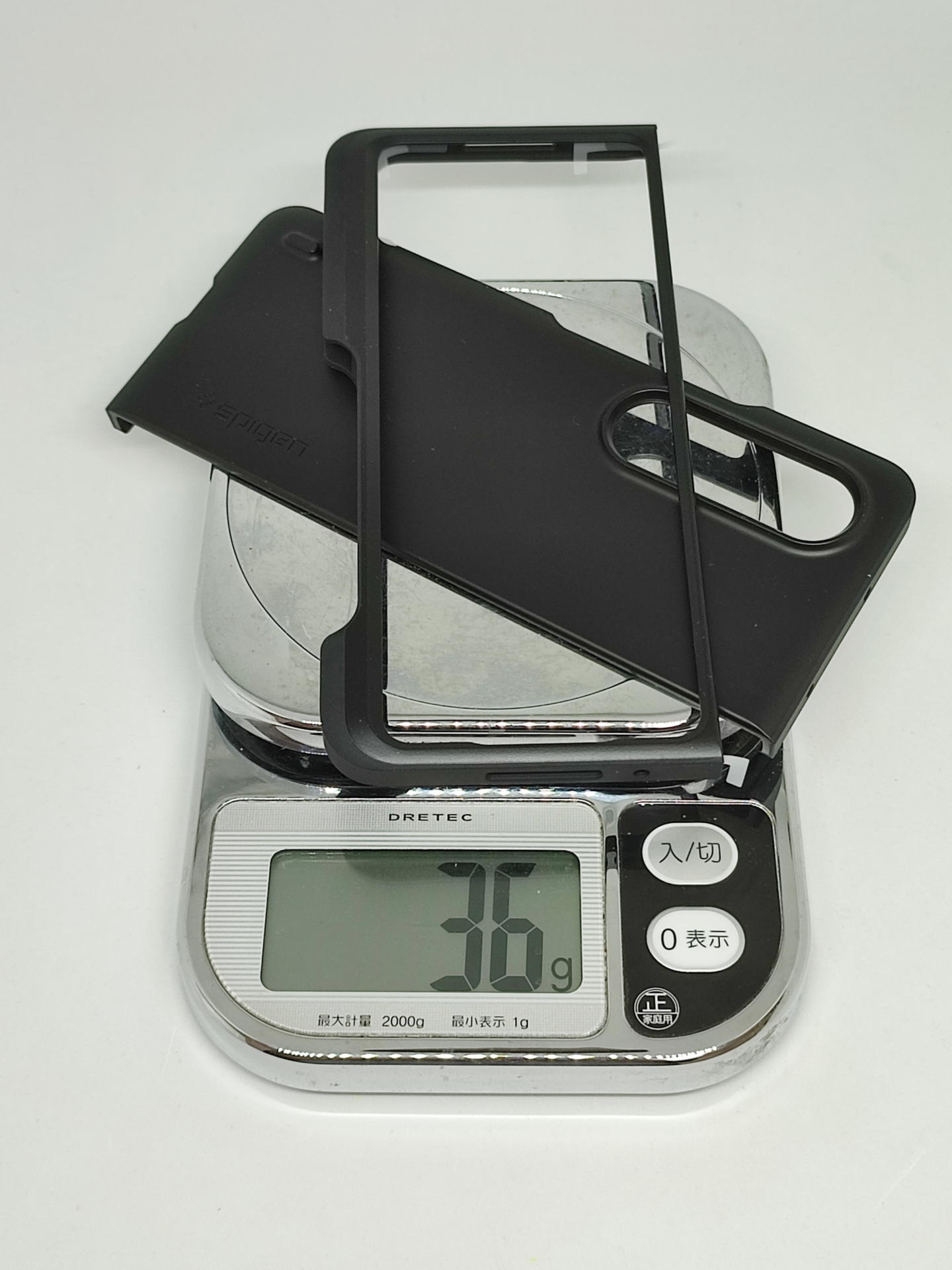 Spigenのペンホルダー付きタフケースは実測重量は36g（6gのペンは含まず）と純正ケースより少しだけ軽い