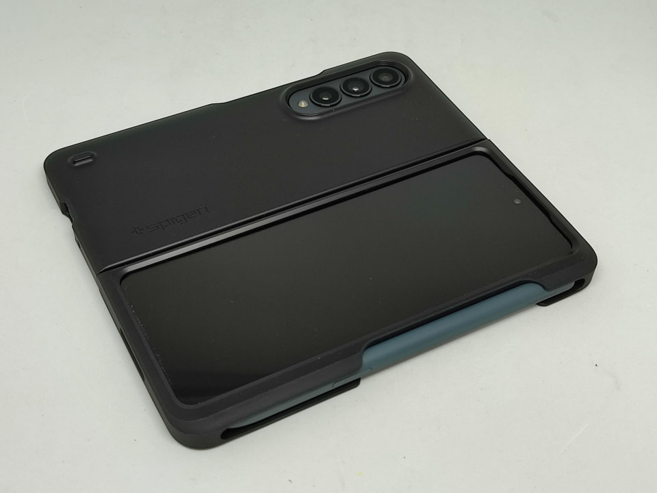Galaxy Z Fold4」のケースを迷って3つも買ってしまった