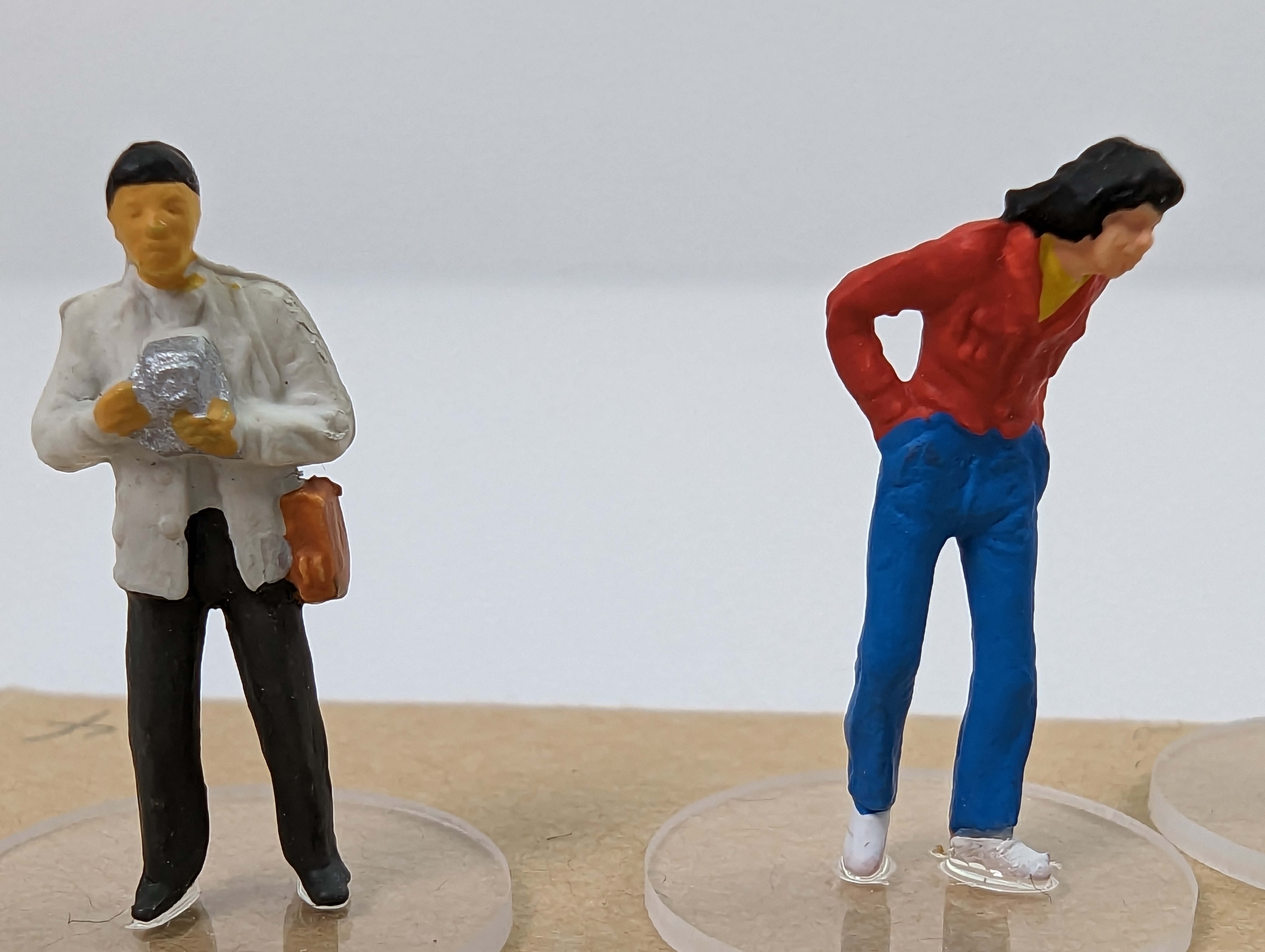 指サイズのミニチュアもマクロモードを使うと大きく写せる