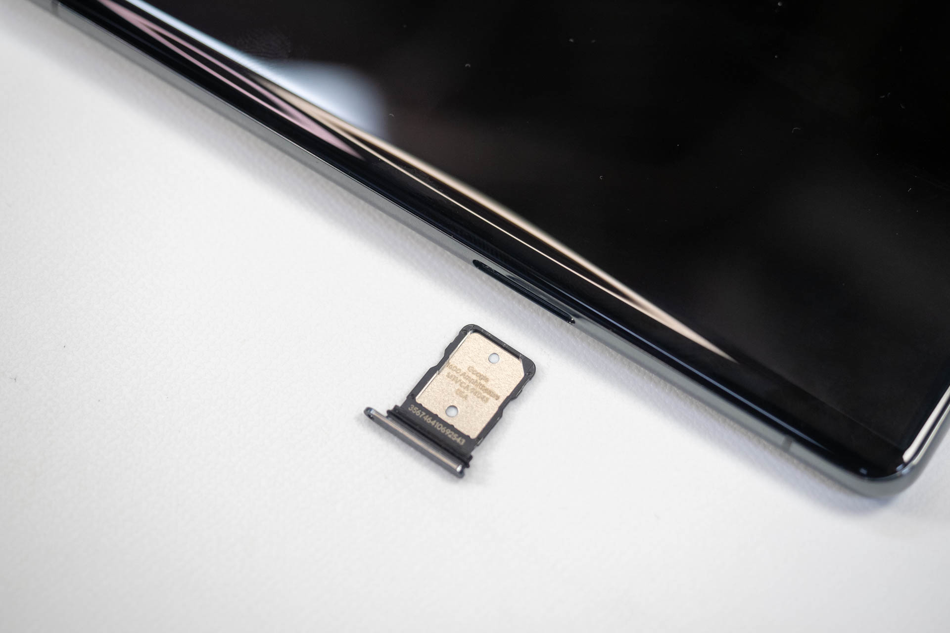 SIMトレーはnanoSIMサイズ