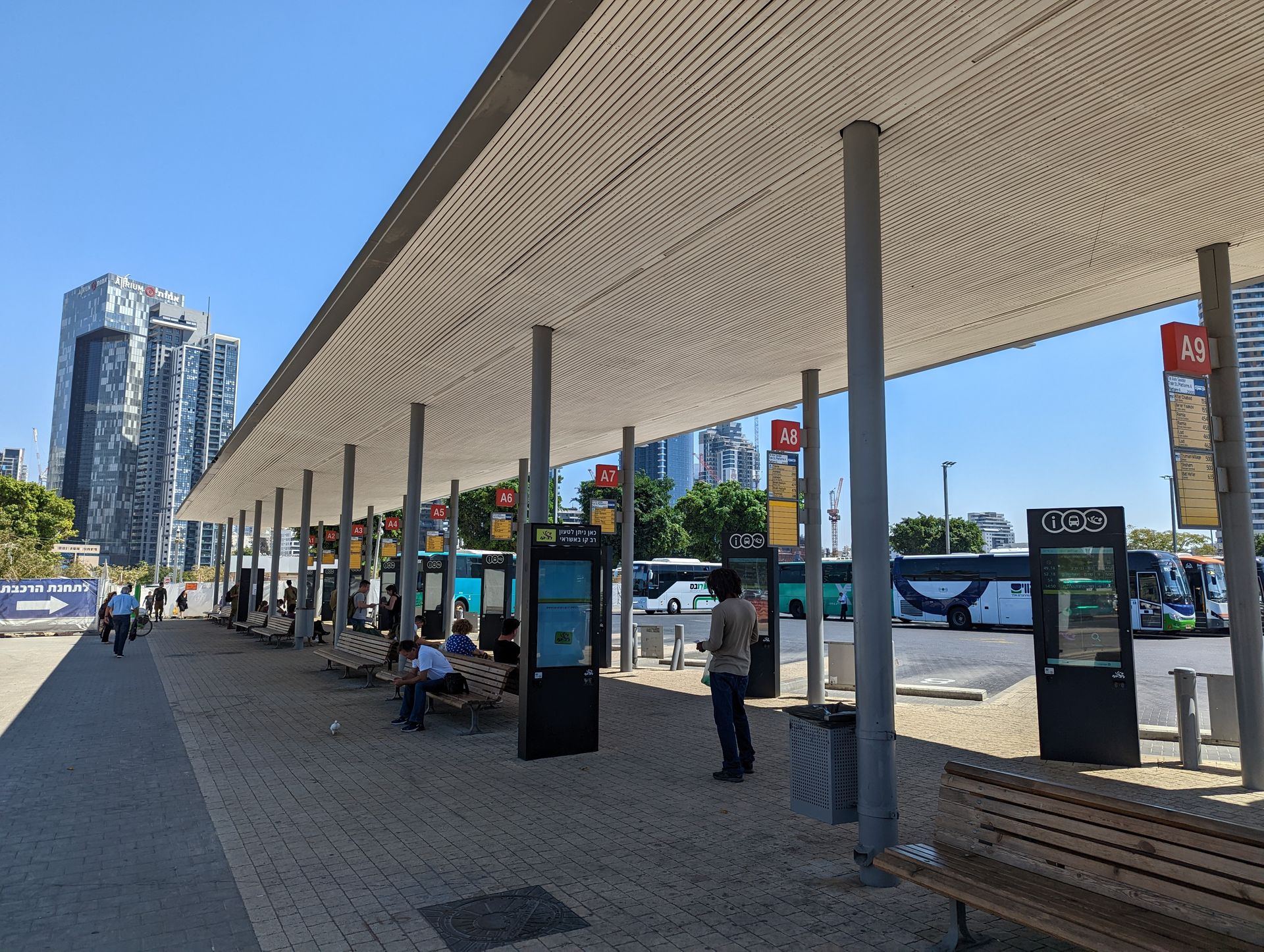 Terminal 2000というバスターミナルに到着。ここでエルサレム行きの480番バスに乗り換える