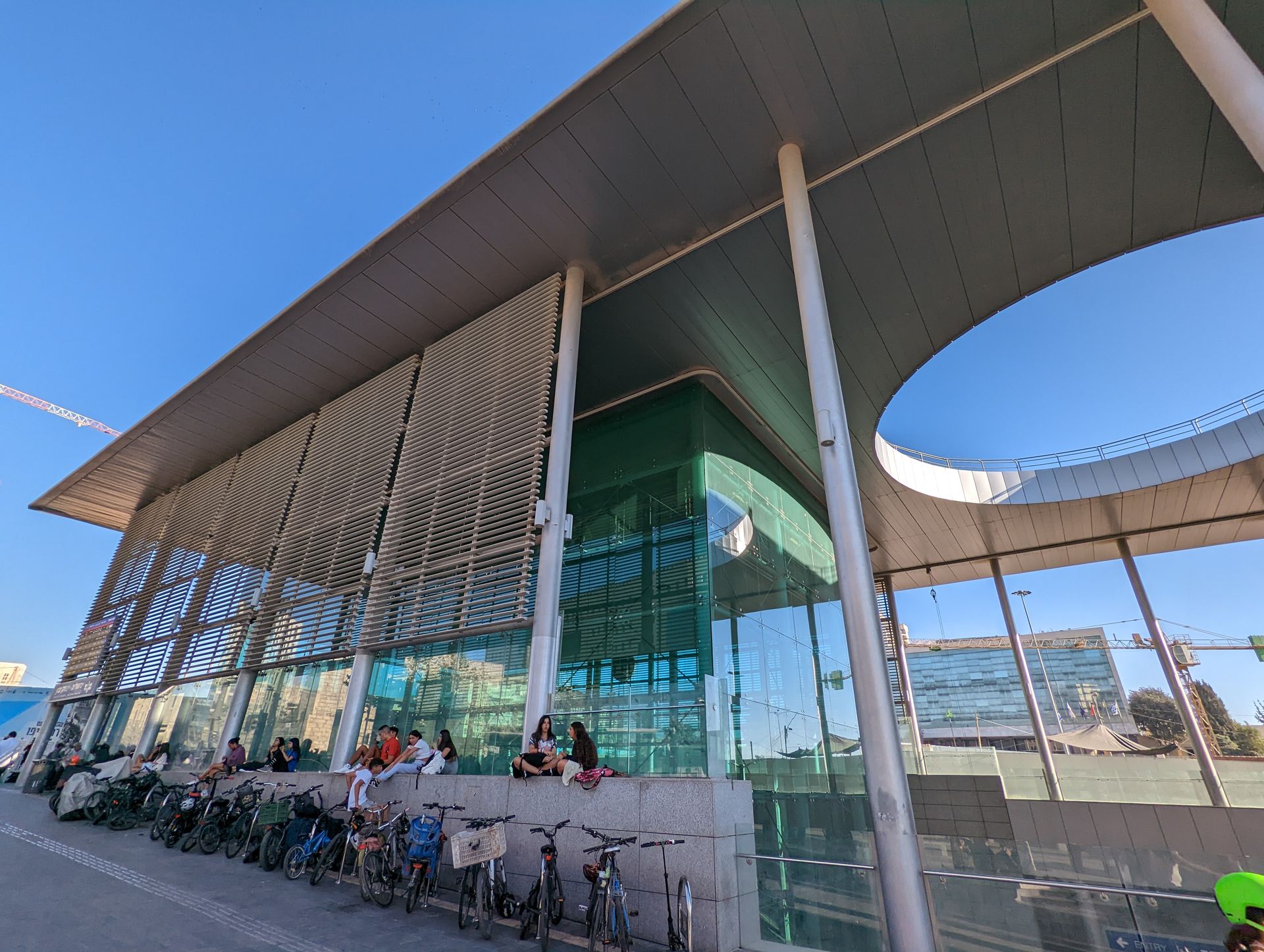 エルサレムの鉄道駅のイツハクナボン駅。2018年にできたばかりの駅であり、旧市街を含む市内へのアクセスが格段に良くなっている