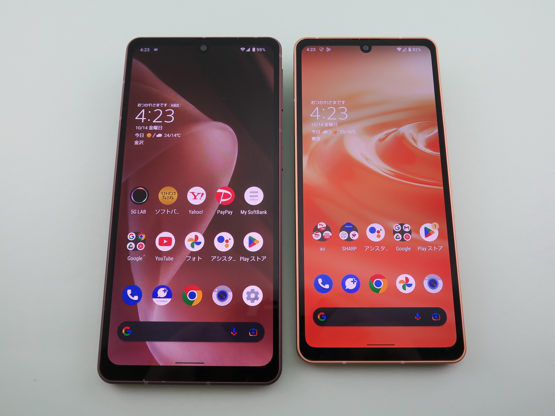 「AQUOS sense7 plus」（左）と「AQUOS sense6」（右）を並べたところ。ディスプレイサイズはひと回り大きいが縦方向に広くなった印象