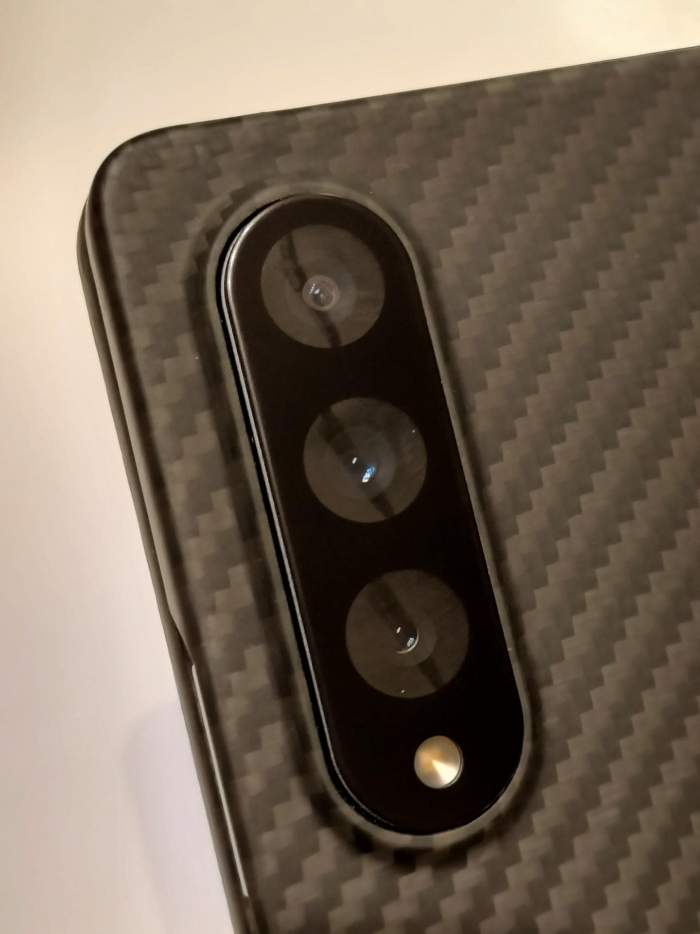 拭くととれる太い線の様な模様が時間経過と共にレンズフィルムの各々になぜか必ず現れる