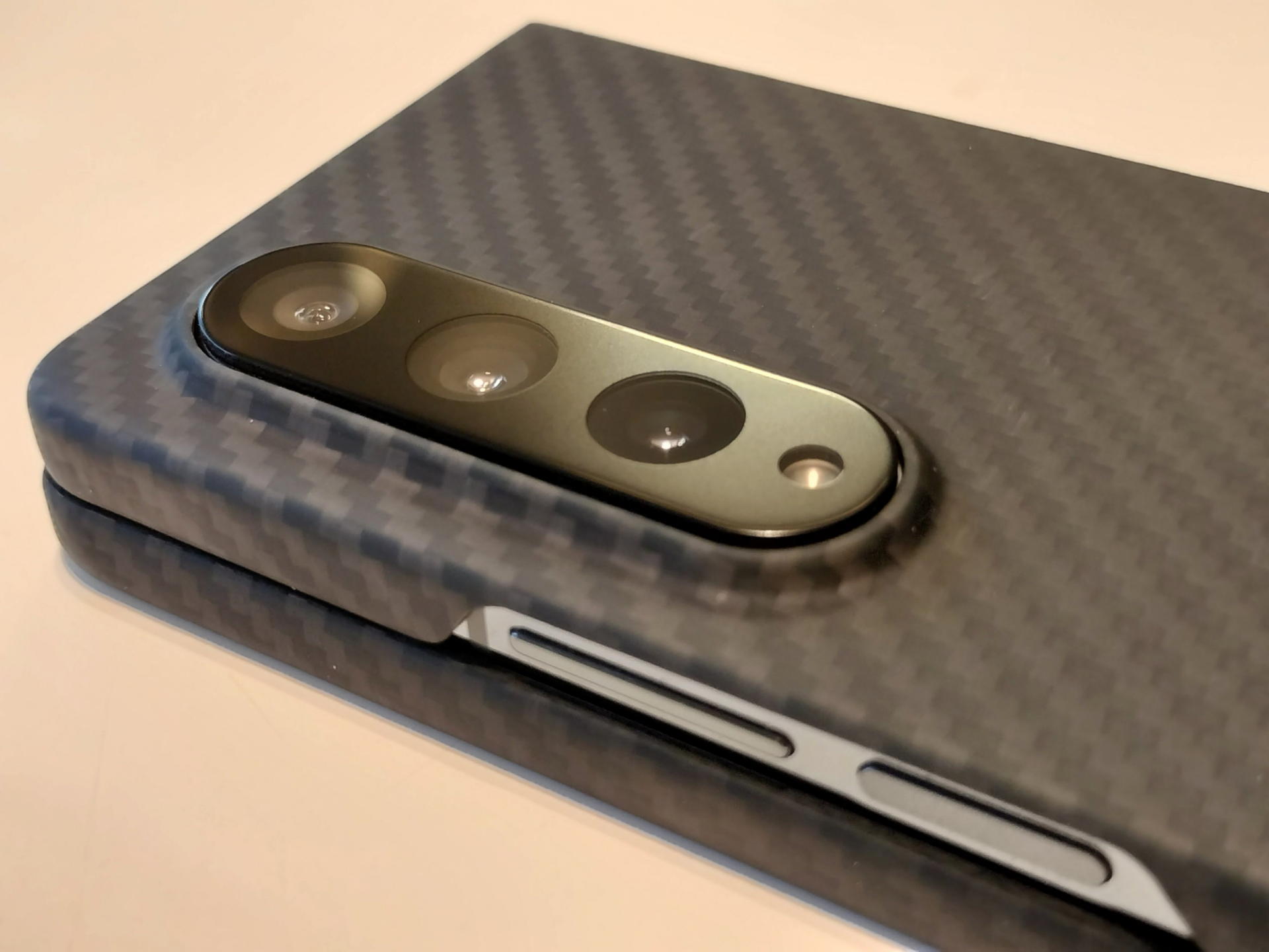 予備だと思っていた2枚目のレンズフィルムも多少同じ傾向はあるが線の様な模様はそれほど現れない。しばらくはこれで使ってみよう