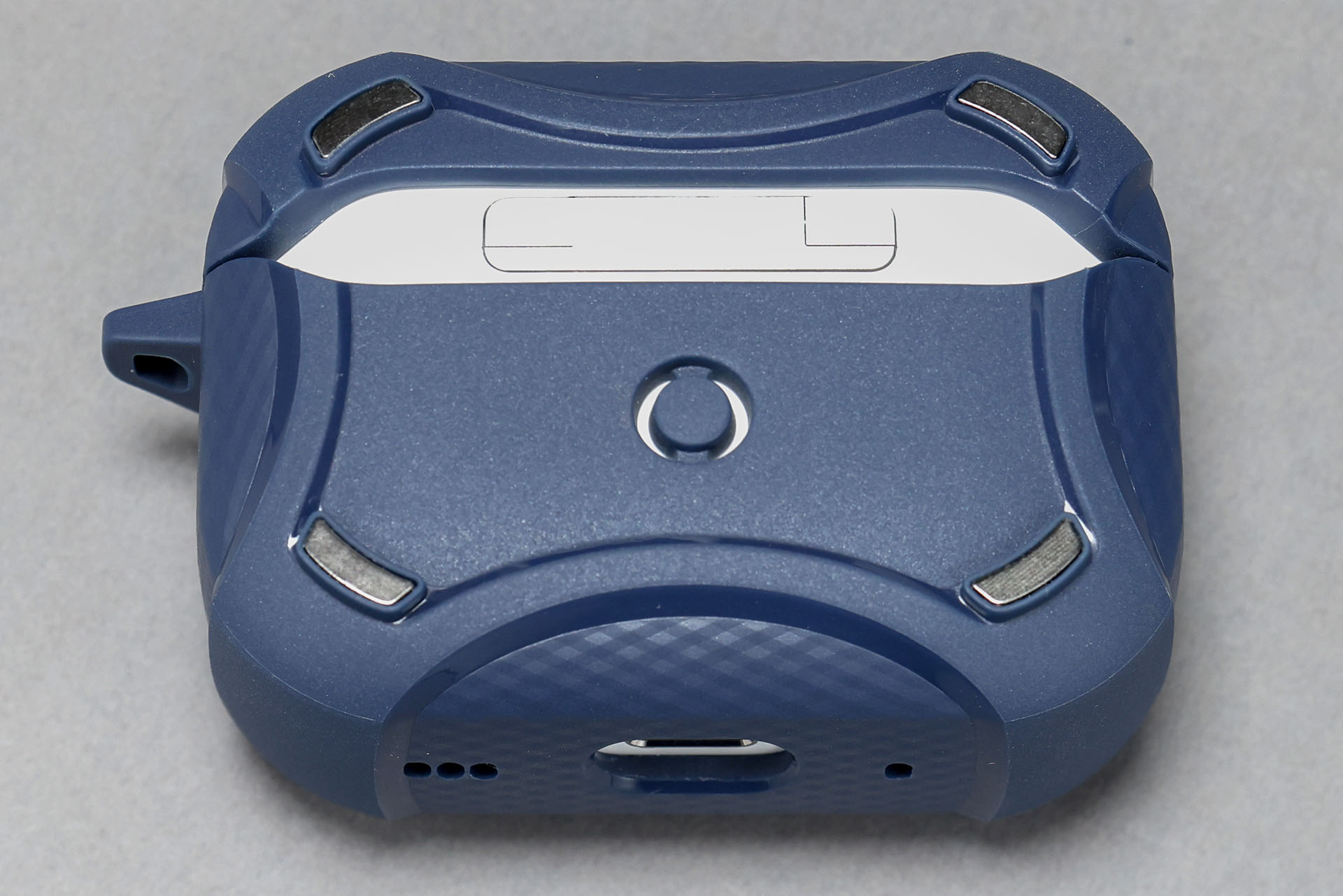 背面4箇所にネオジムマグネットが埋め込まれている。