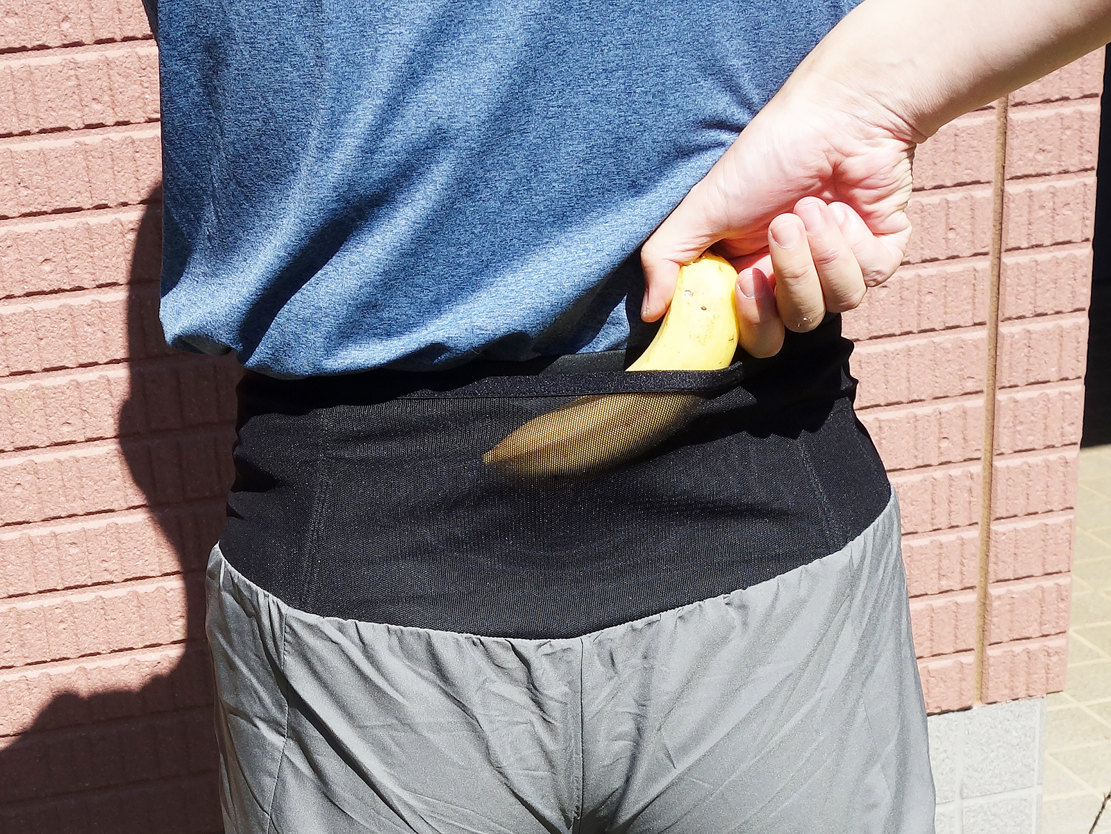 入れておいた補給食などをスッと取り出せるのが実に便利だったりします。