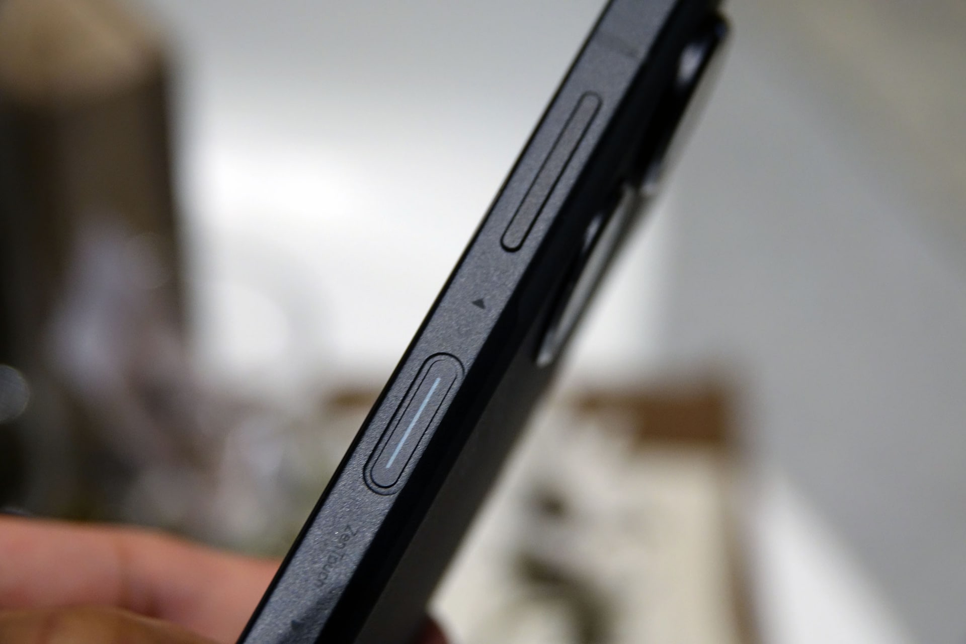 Zenfone9の電源ボタン