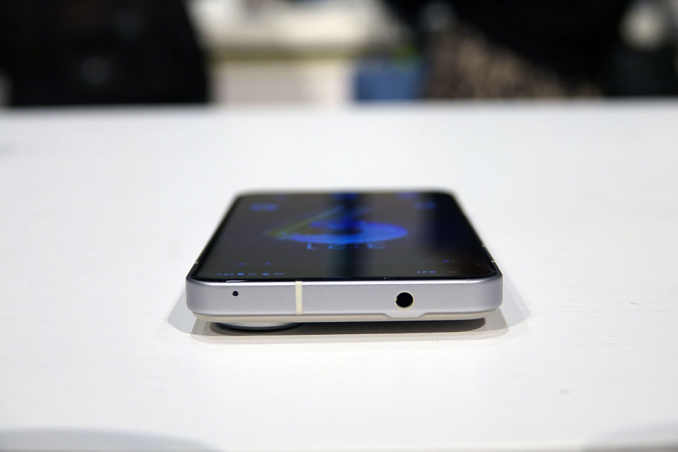 写真で見る「Zenfone 9」、全4色のラインアップと注目機能をチェック