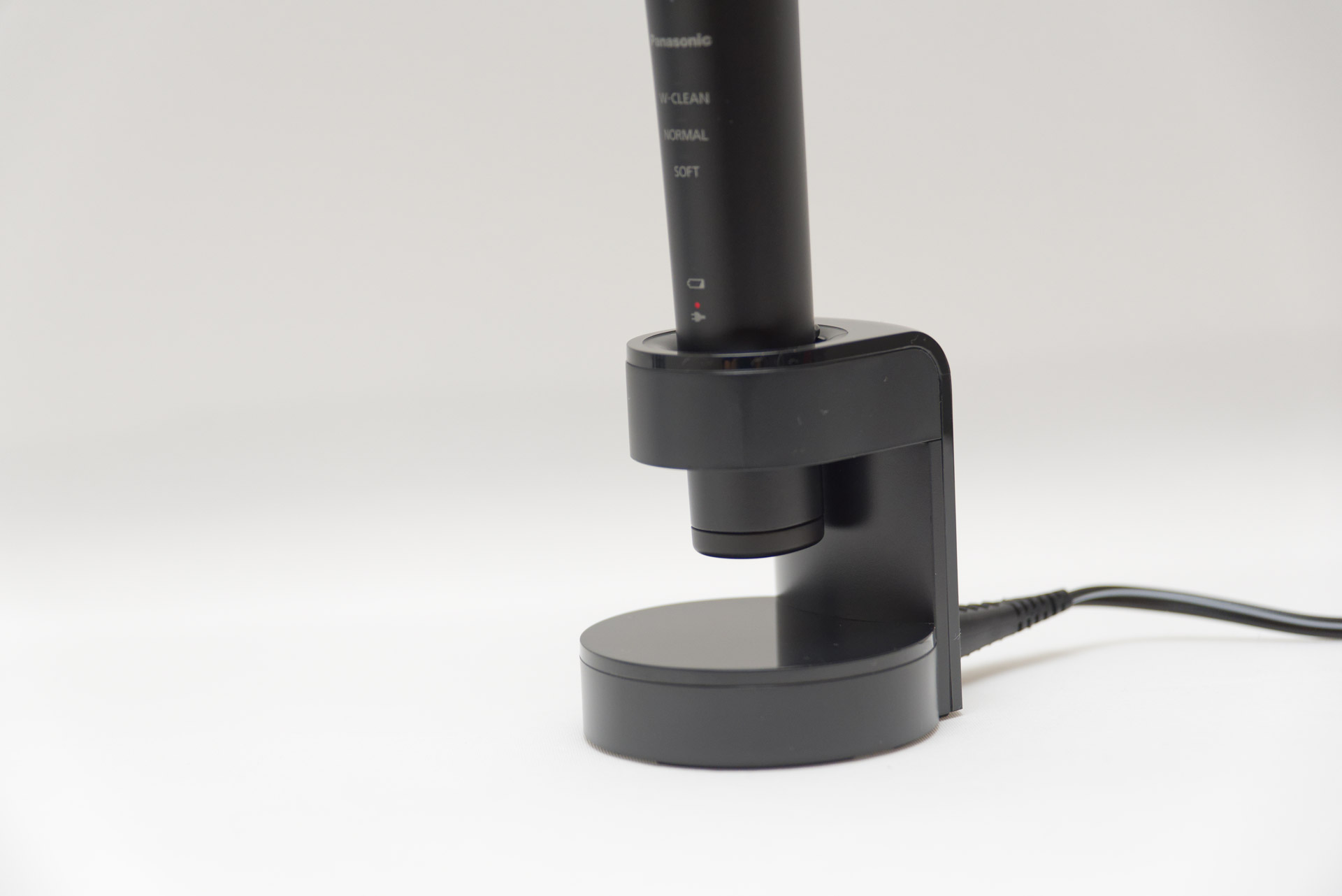 本体が宙に浮いている