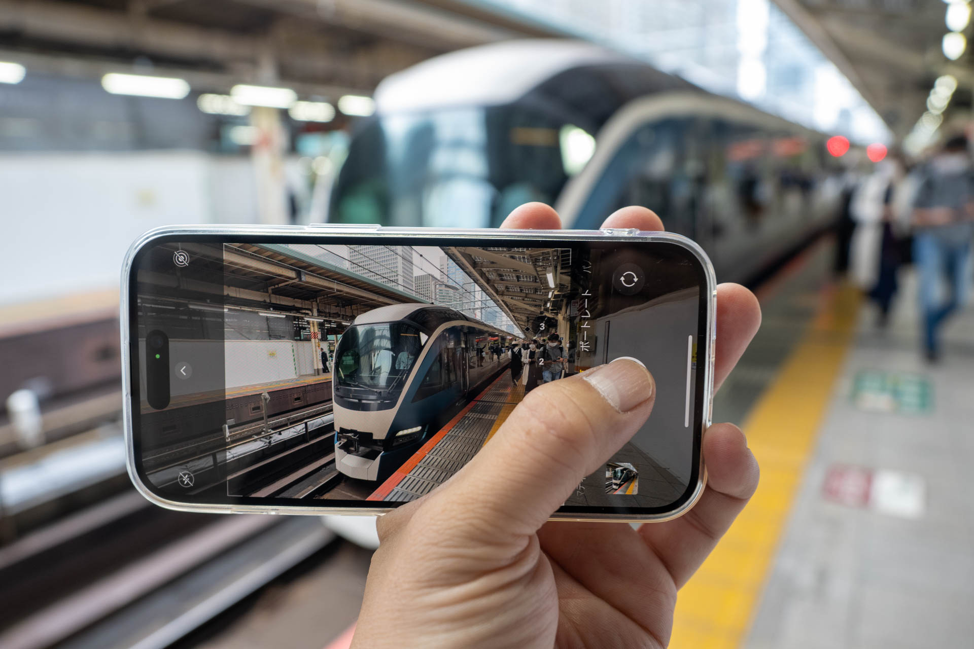 予約した特急の乗車前に撮影