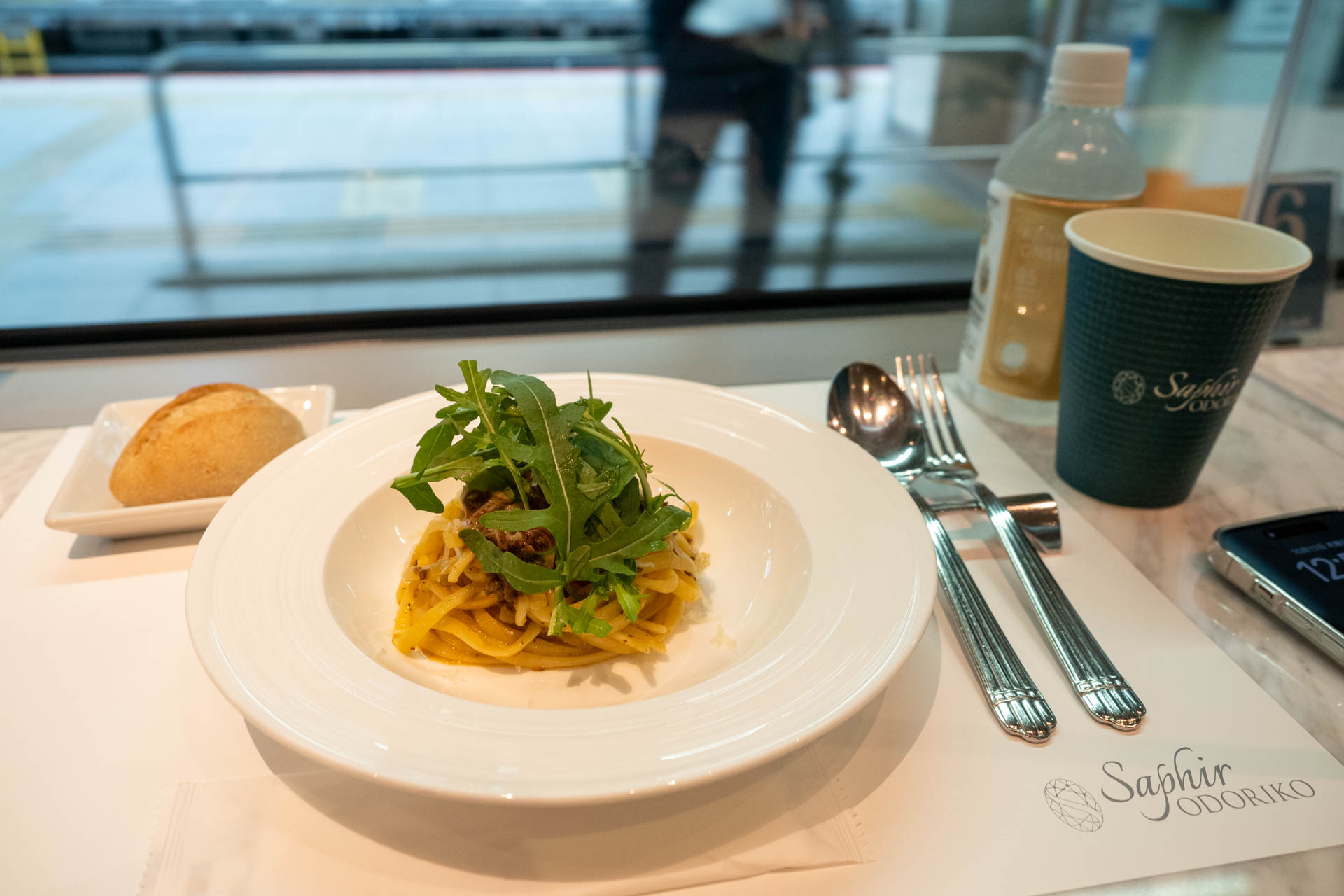 データ通信の設定が終わったところで、食堂車にてお昼ご飯