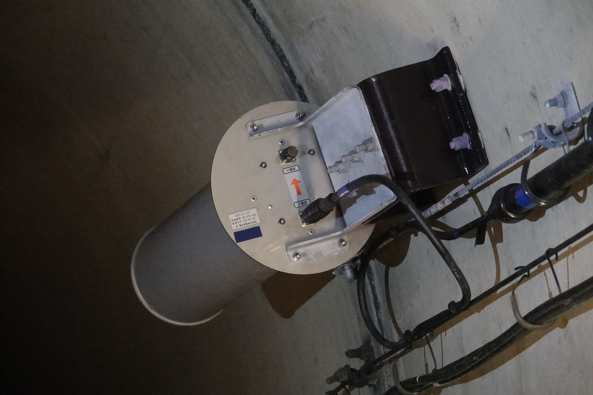 トンネル内部のアンテナ