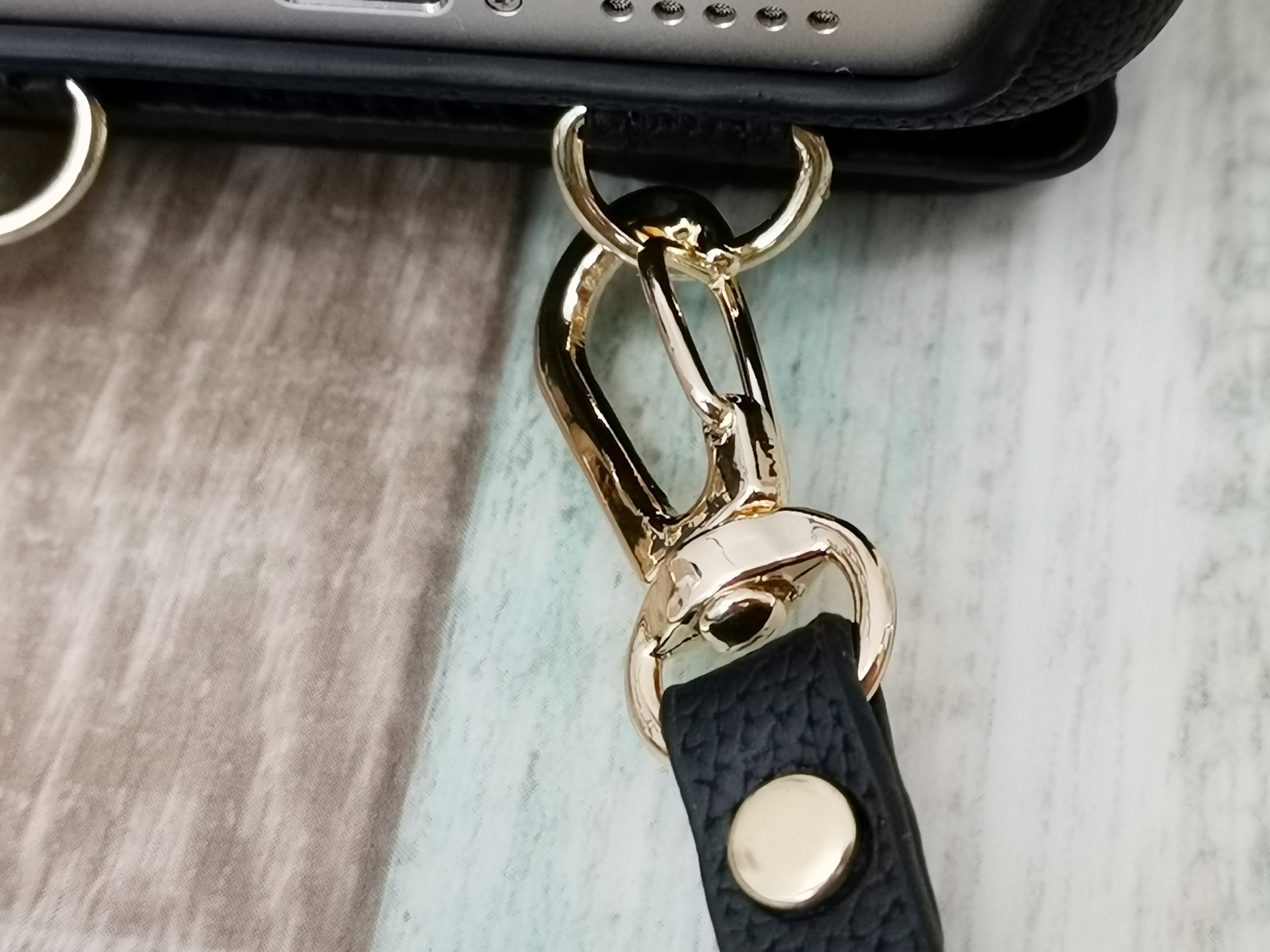 留具は回転カン付きナスカンで自由度が高い