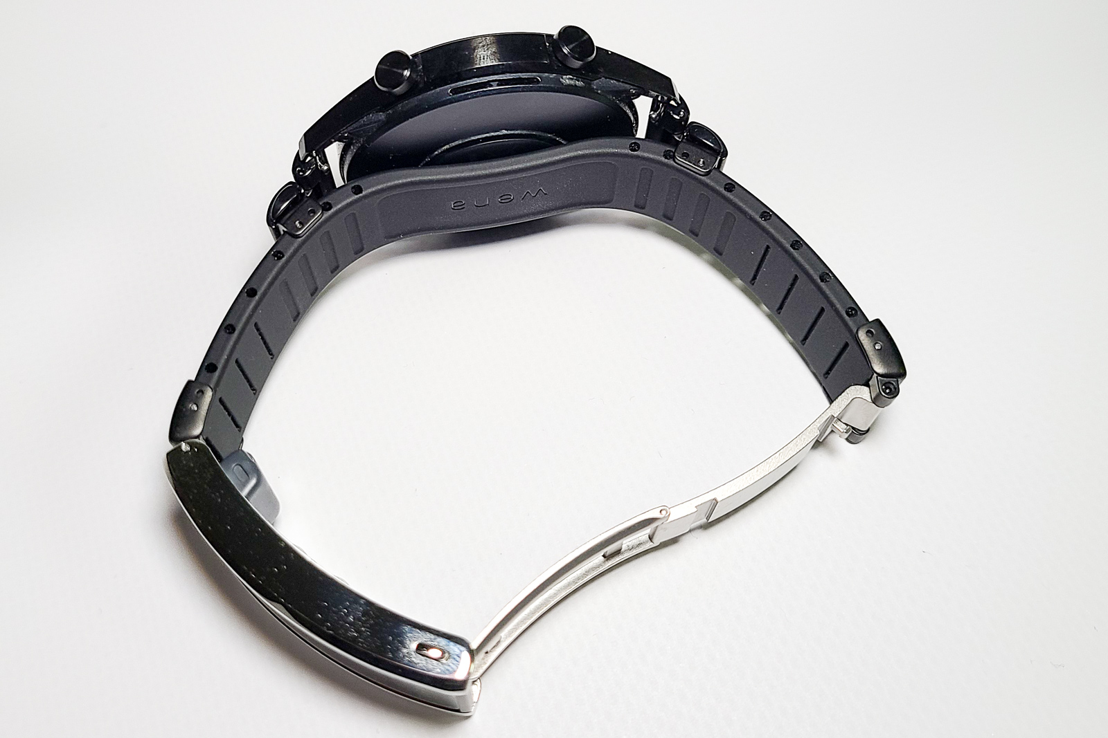 少し前までは、外出時にはこのようにヘッドを乗せていました。これはHUAWEI WATCH GT 2 Pro。wena 3と同じくバッテリー持ちがいいのですが、決済機能は非搭載