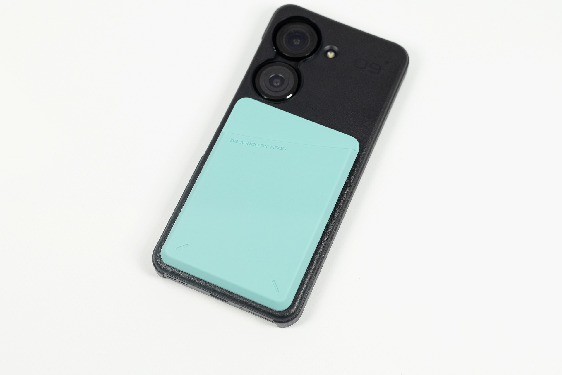 ウォレットを着脱できる純正ケース