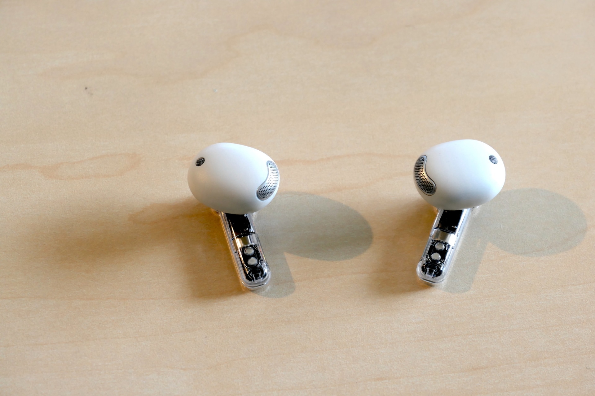 イヤホンの内側。100人もの耳でテストしたとあって、多くの人にフィットする形状になっているようだ