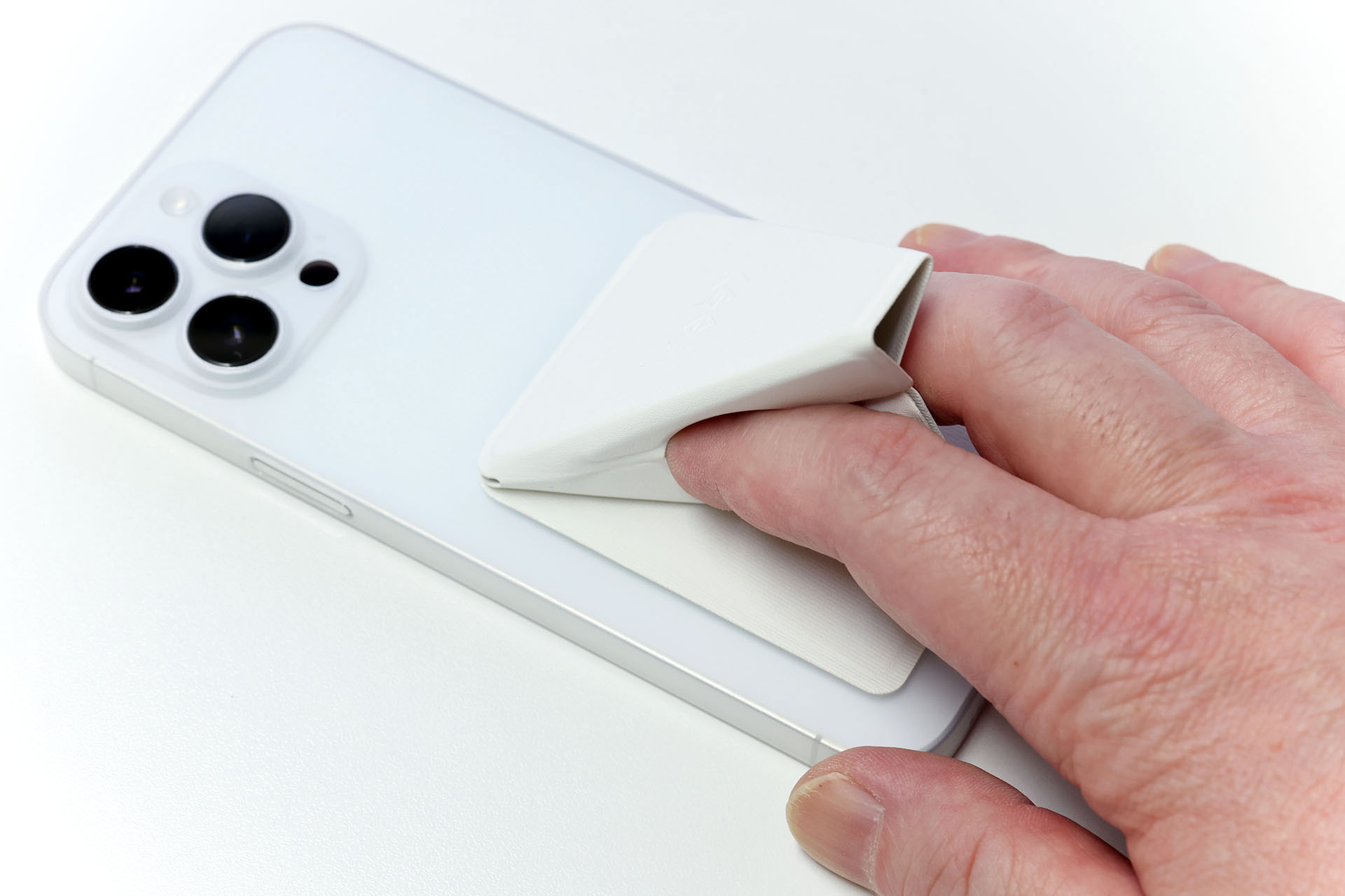 今度は横位置で撮影すべくbeakの穴に指を通す