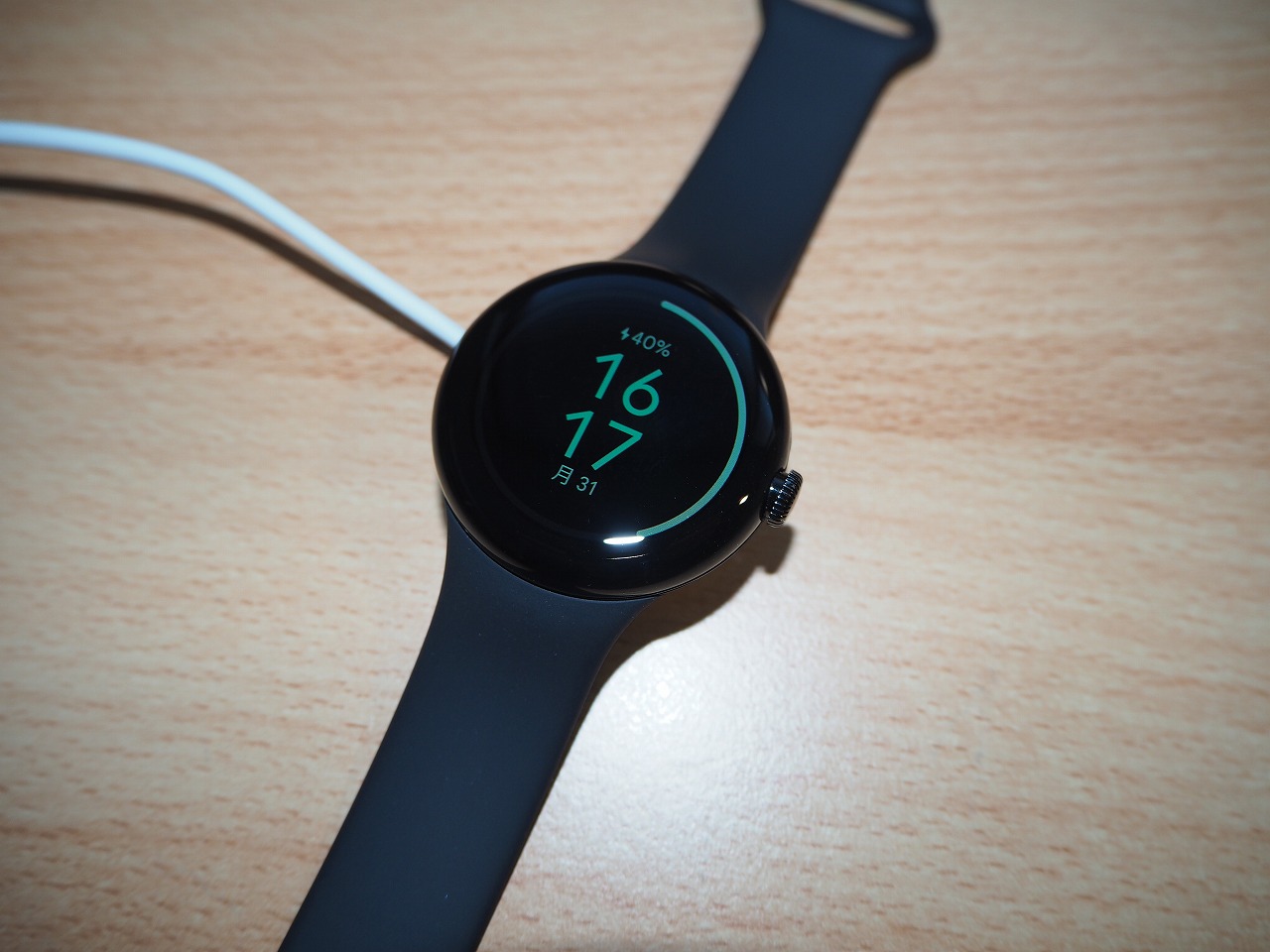 バッテリーが切れるので数日間装着したままにできないのはやはり弱点。1日に1度は充電する必要があるのは運用上悩ましい