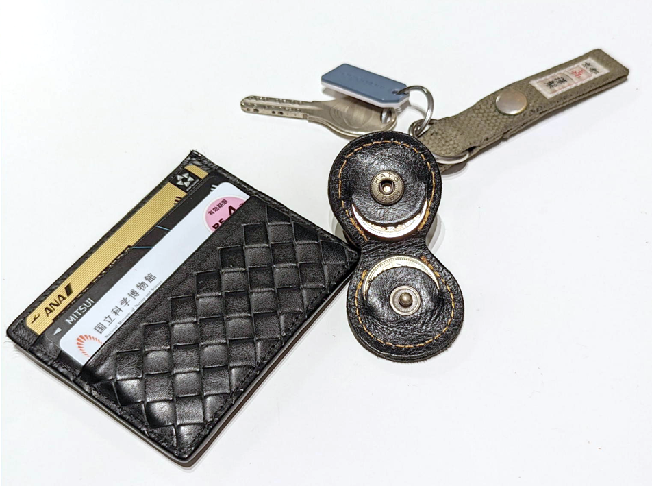 一番最初に手に入れた500円硬貨2枚収納のキーホルダー型革ケース