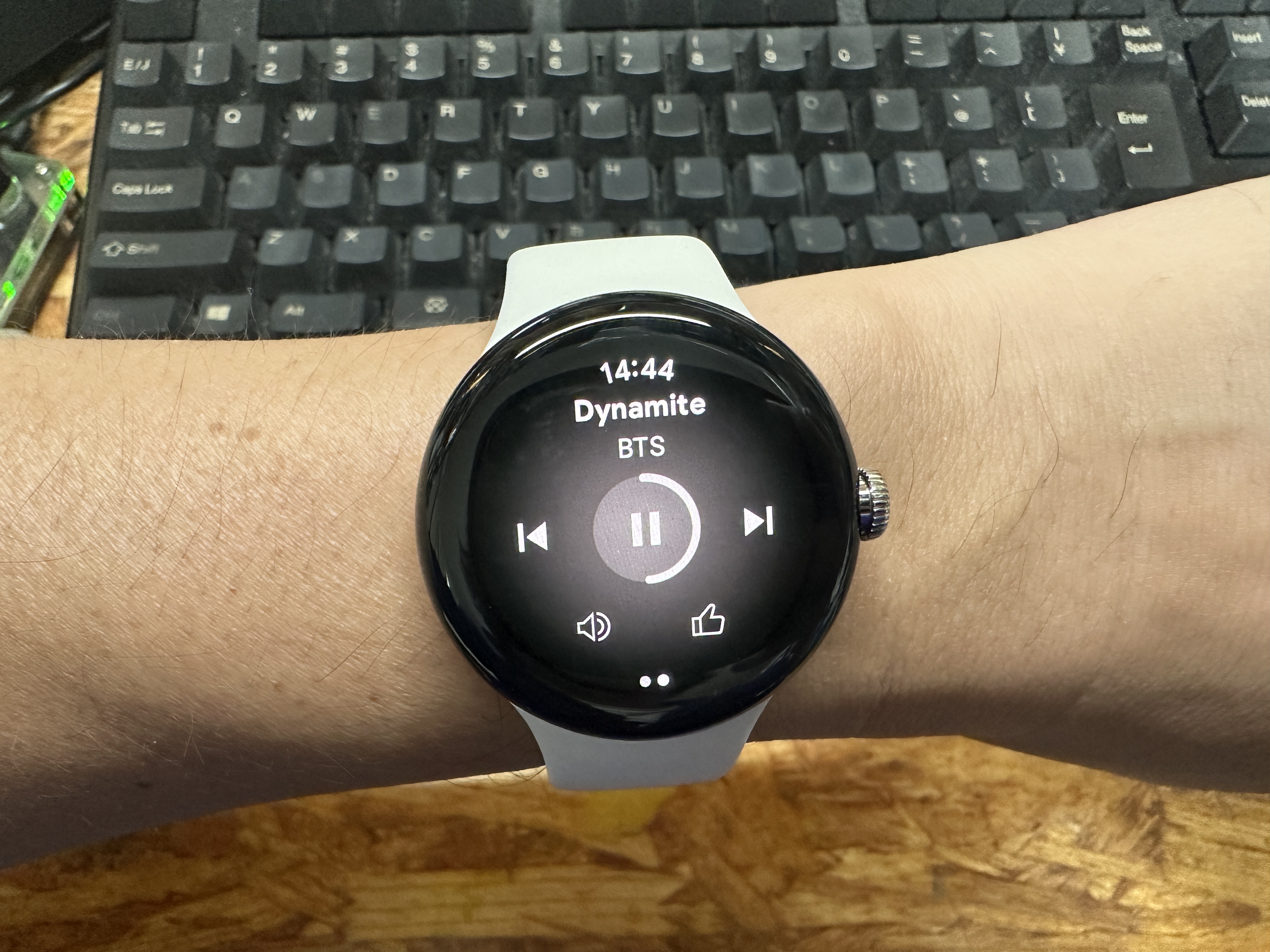 eSIMをセットした「Pixel Watch」の使い心地は？ - ケータイ Watch