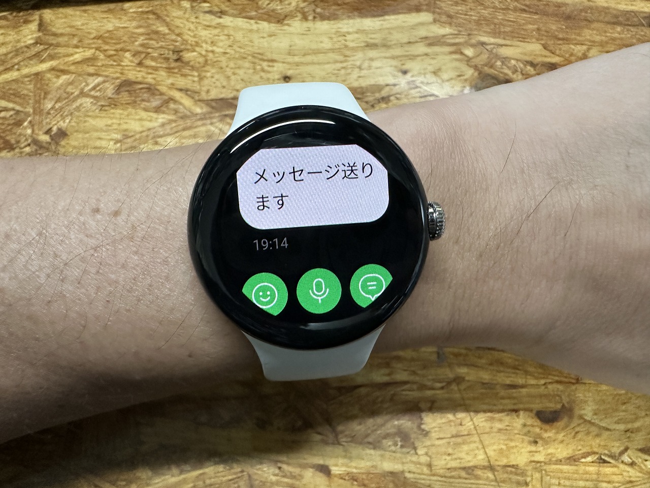 LINEは専用アプリがあるので、単体でもメッセージの送受信が可能