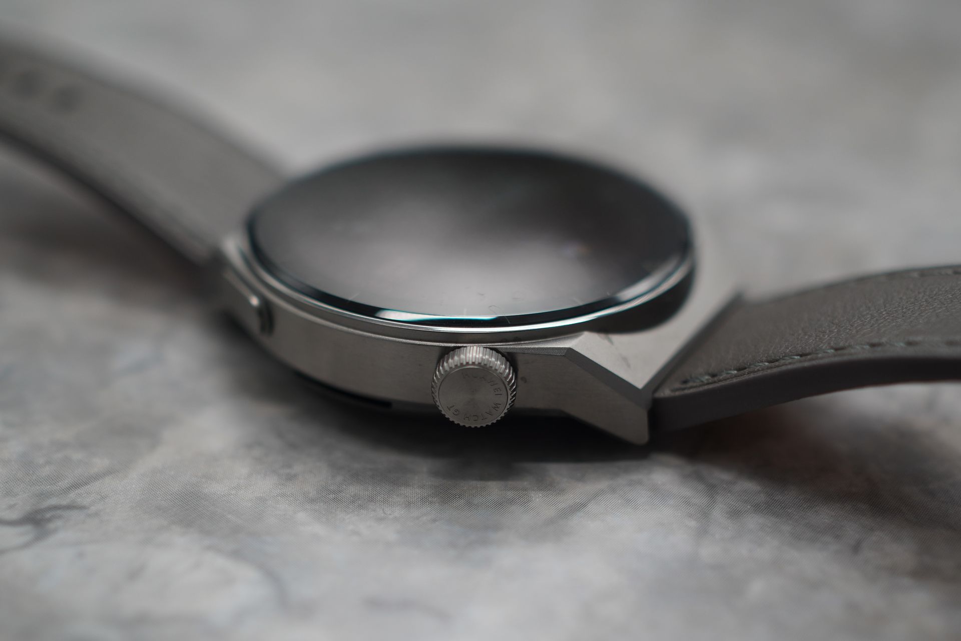 リューズもチタン製