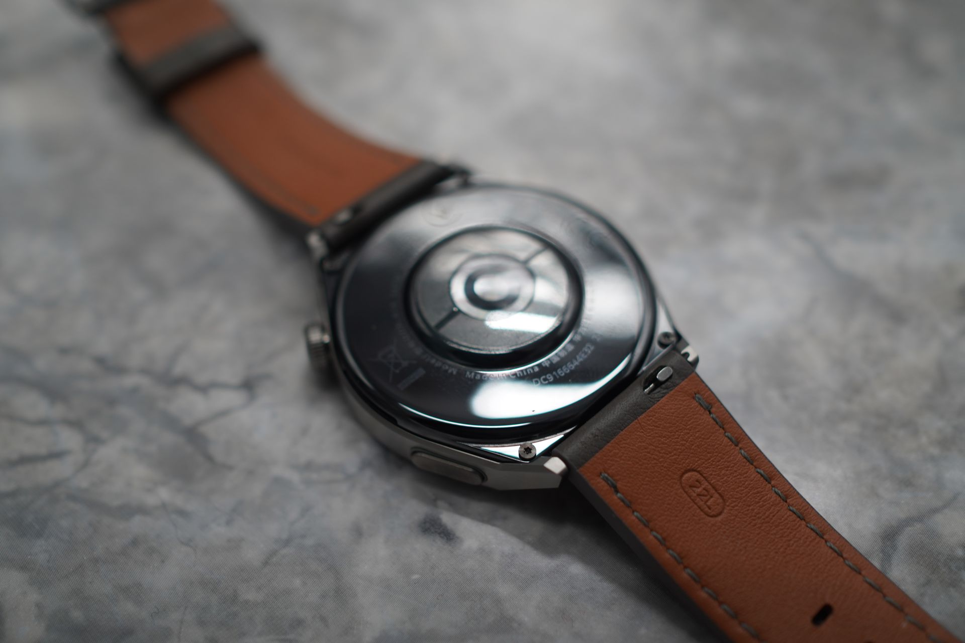 ベルト裏面はブラウン