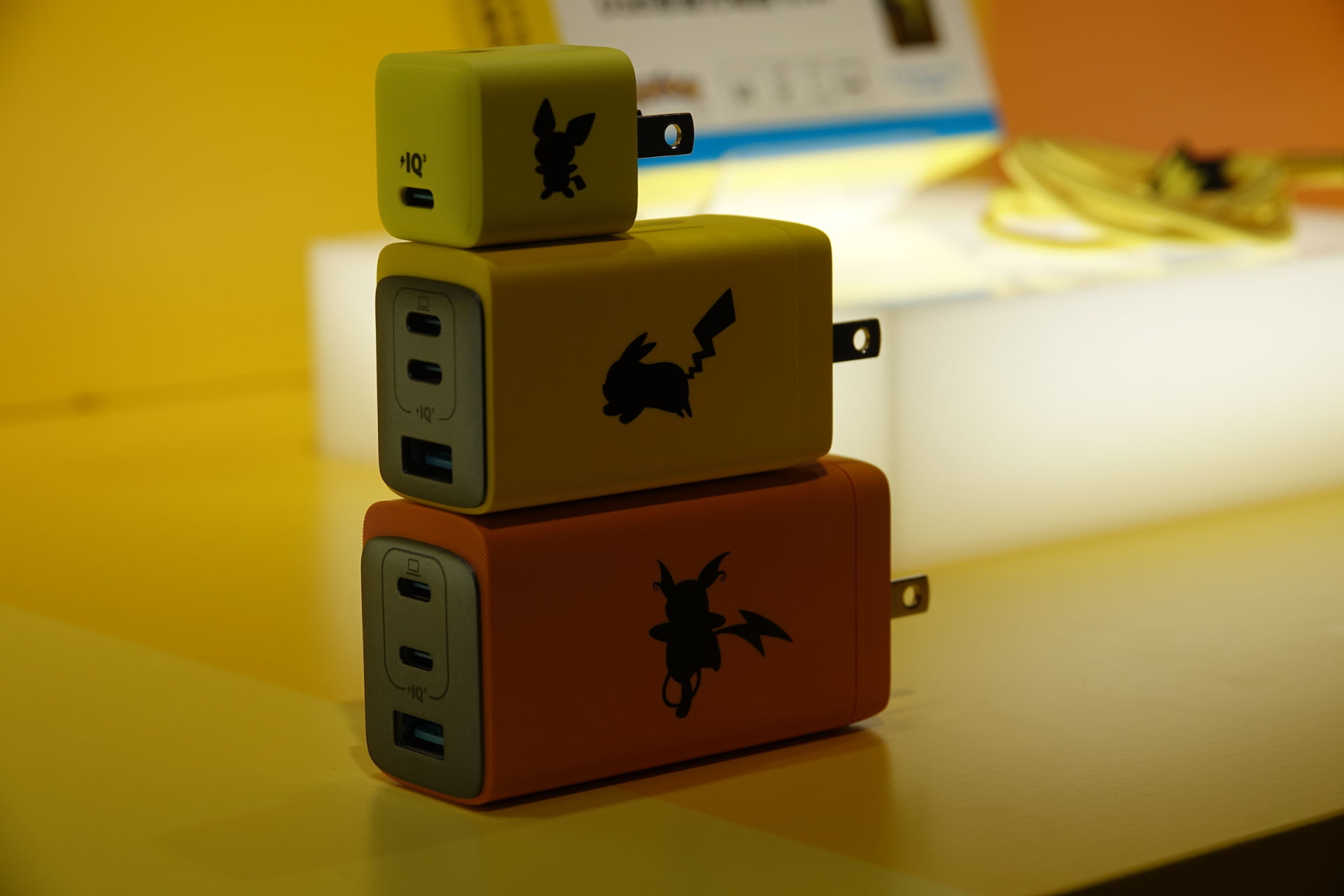 ポケモンデザインの急速充電器