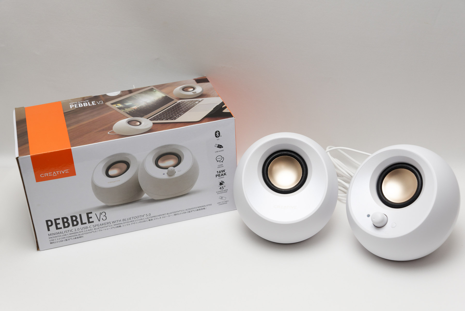 CreativeのPCスピーカー「Pebble V3」