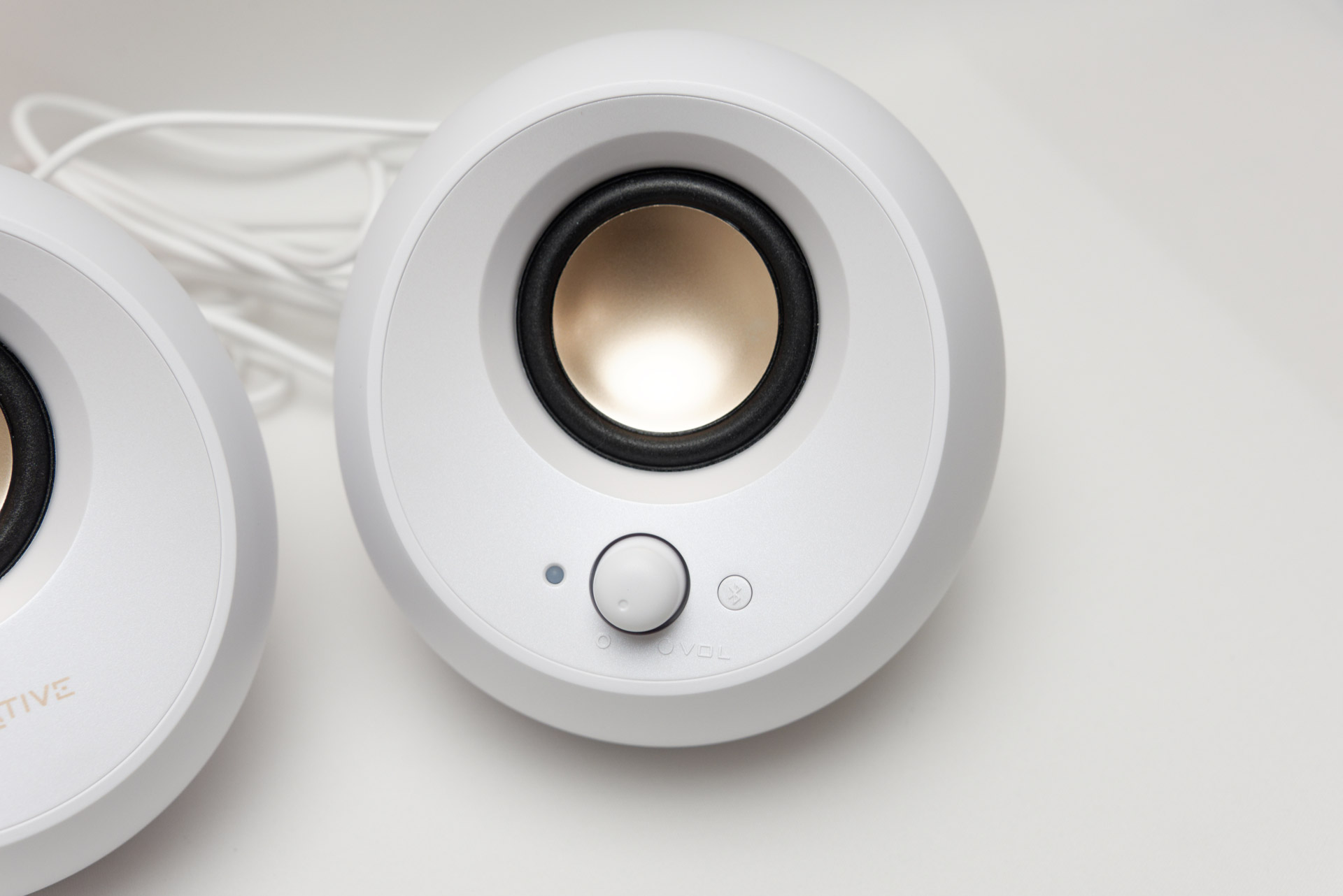 ボリュームツマミの右側にあるボタンでBluetoothペアリング