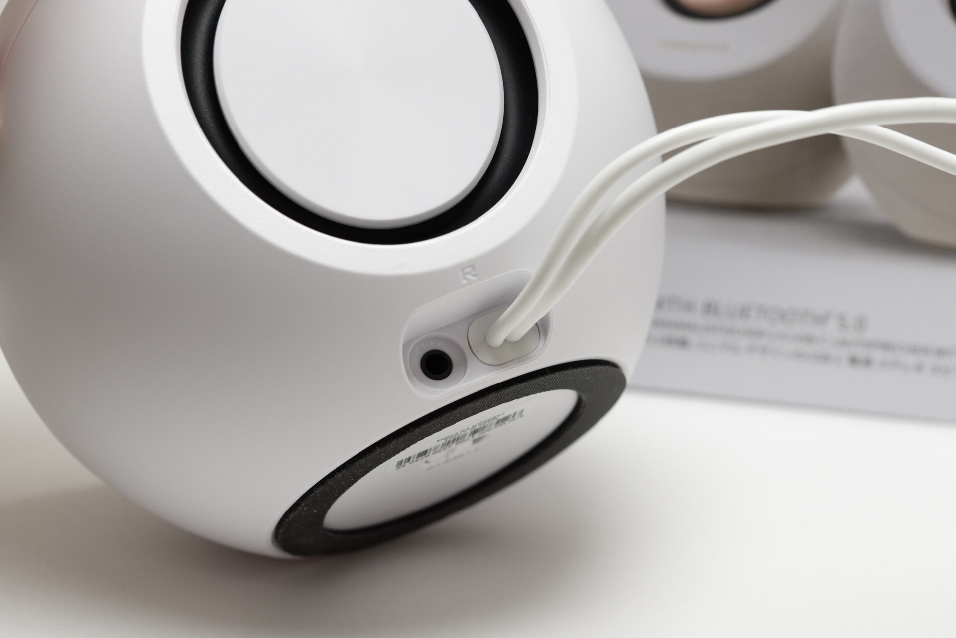 背面にAUXインプット端子