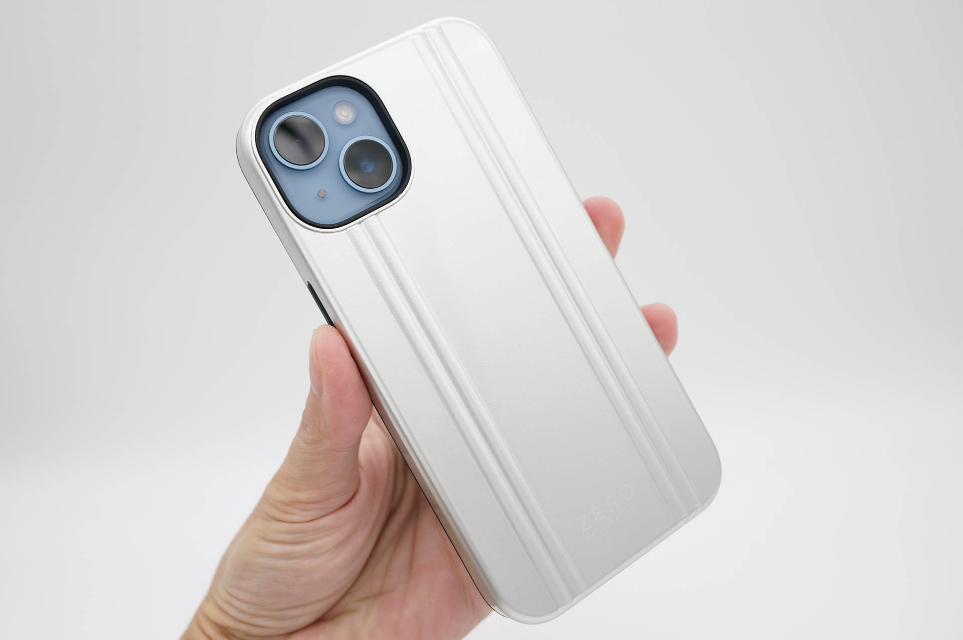 ZERO HALLIBURTON Hybrid Shockproof Case。iPhone 14向け