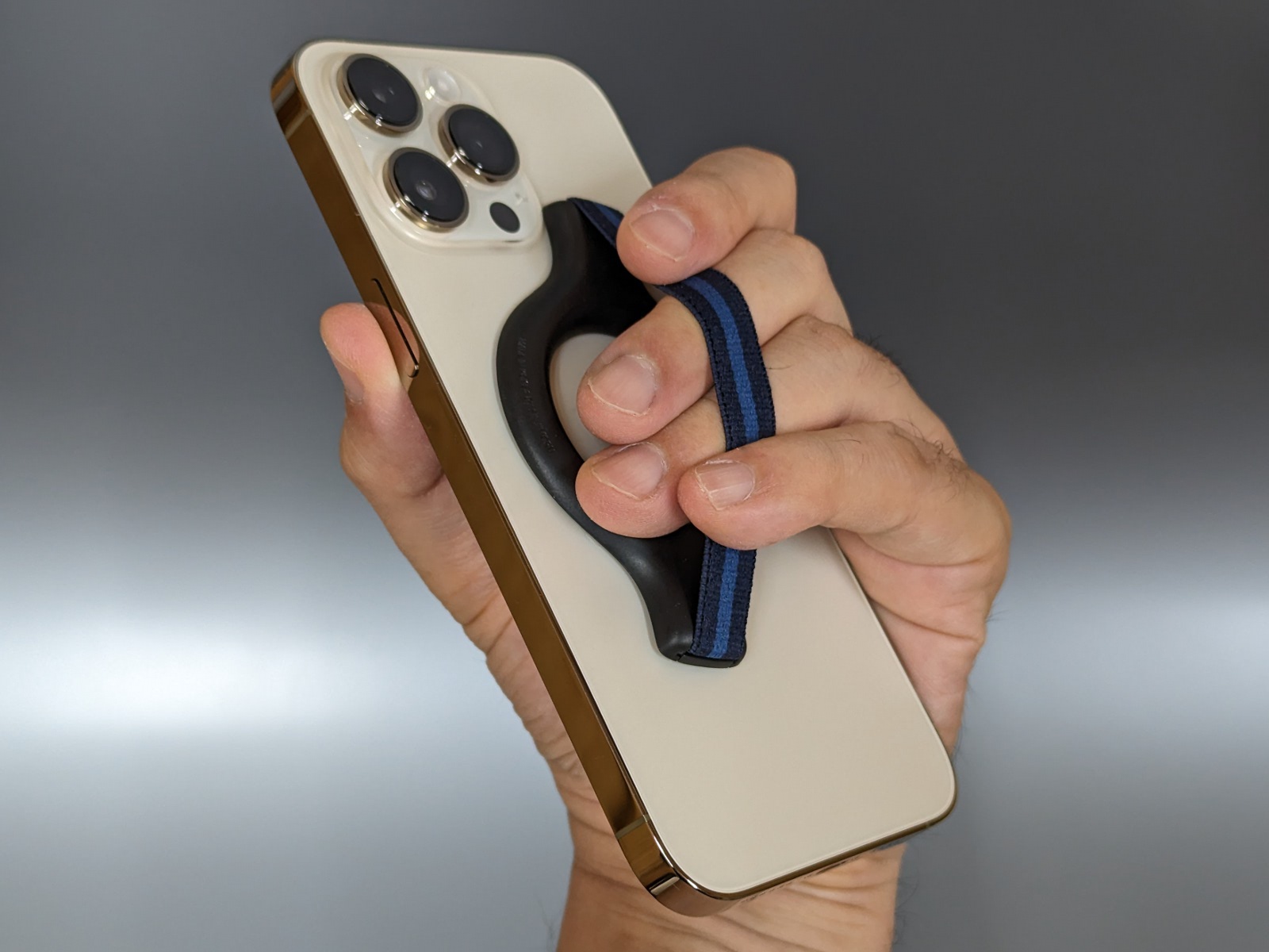 複数の指で支えるので指が痛くなることがない