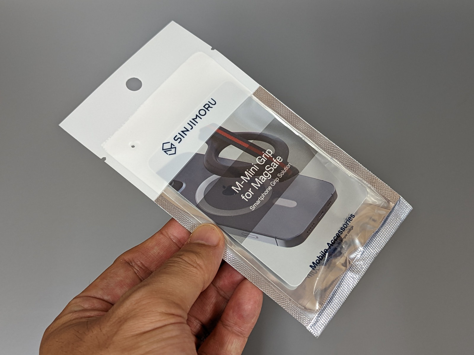 パッケージ。バンド部の色違いもラインナップされている