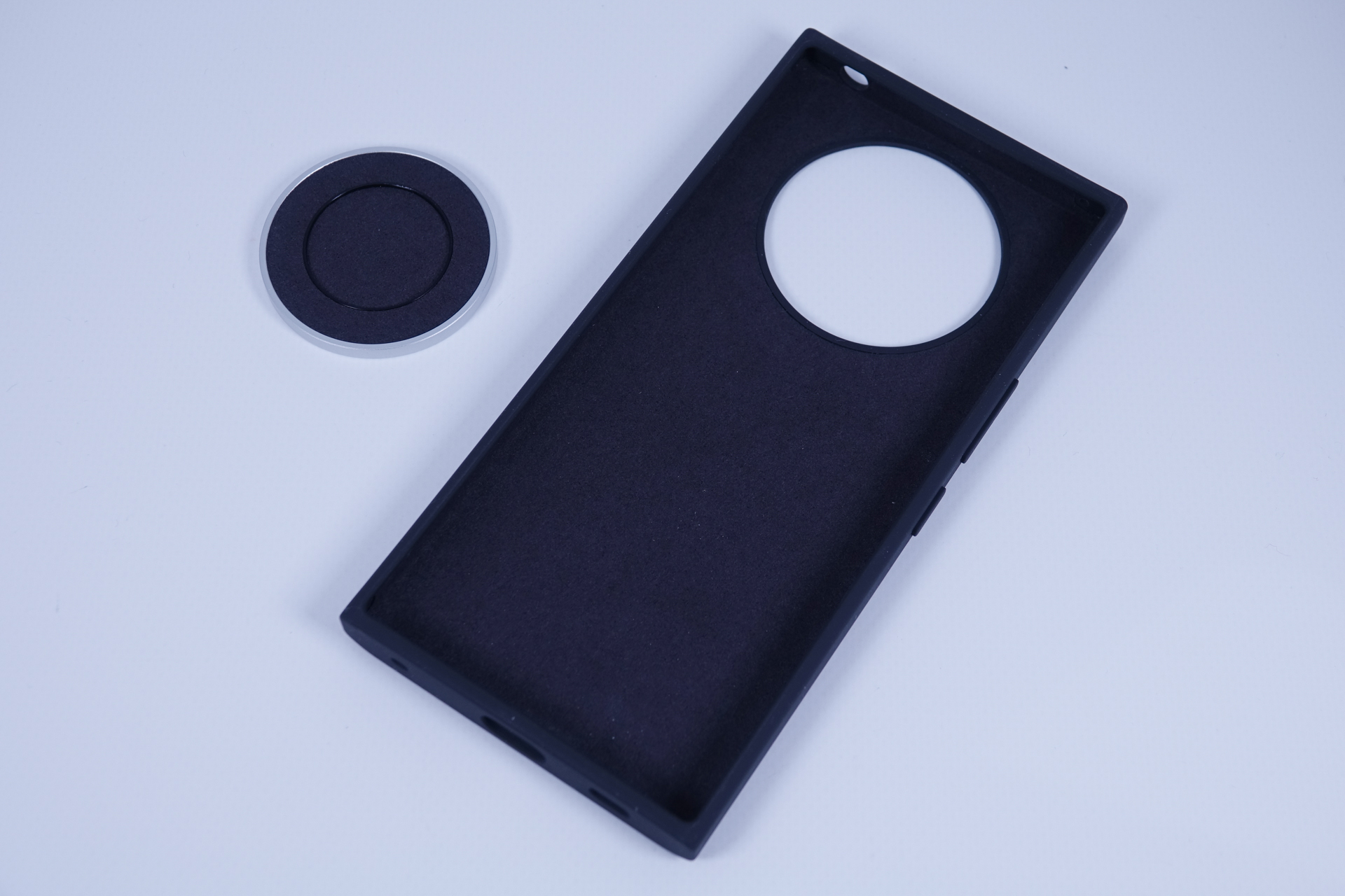 専用レンズキャップとケース（裏面）