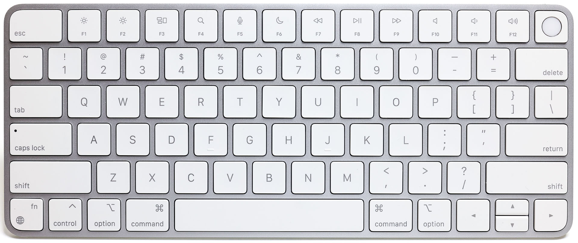 Apple「Touch ID搭載Magic Keyboard - 英語（US）」のキー配列。カーソルキーの上下は小型化されている