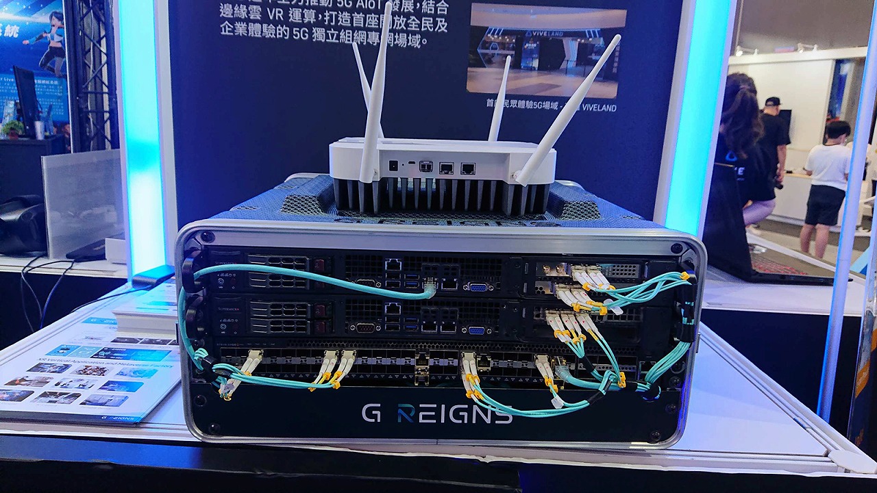 小型のプライベート5G基地局