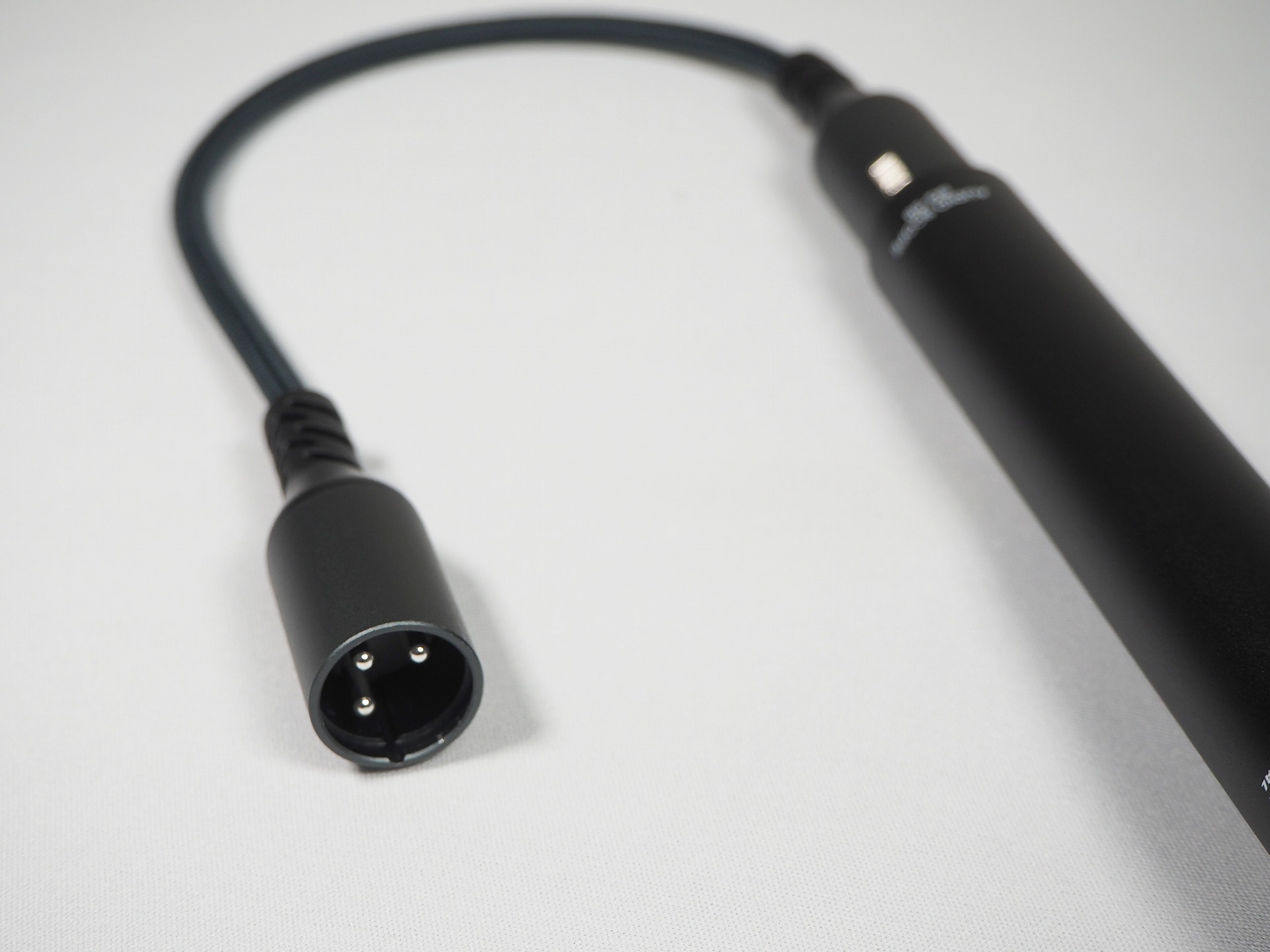 多くのマイクは接続するのに大ぶりなXLR端子を経由するため、小さくて薄いスマートフォンで利用するのはなかなか難しい